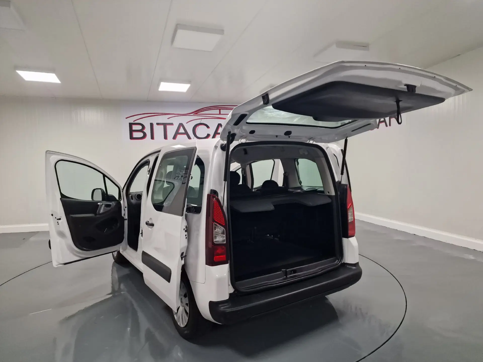 Citroen Berlingo 1.6 BLUEHDI 5 LUGARES 23
