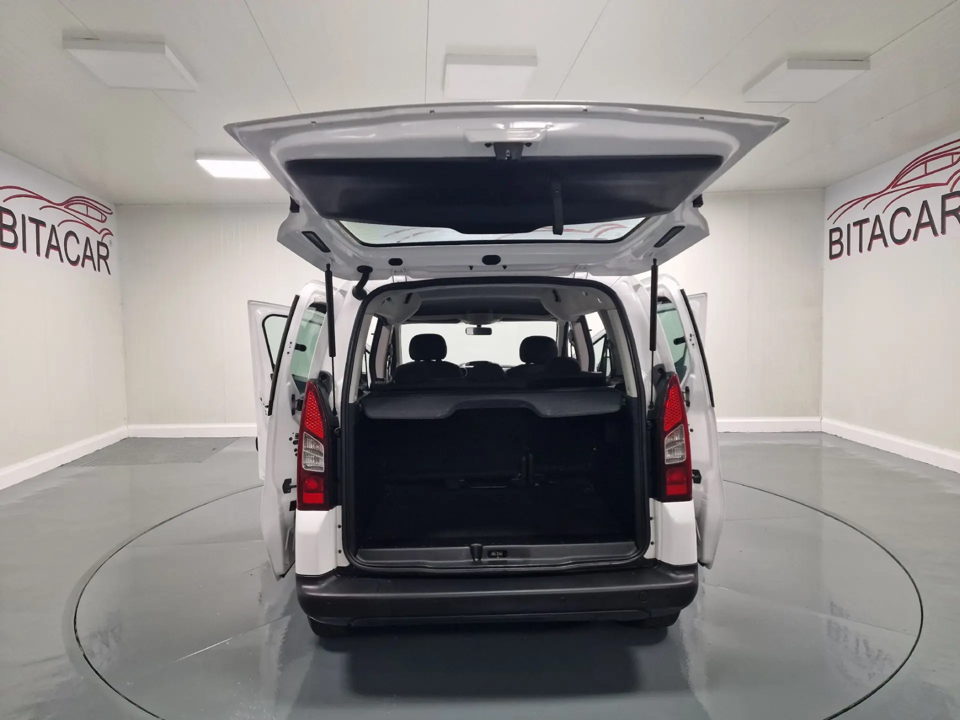 Citroen Berlingo 1.6 BLUEHDI 5 LUGARES 26