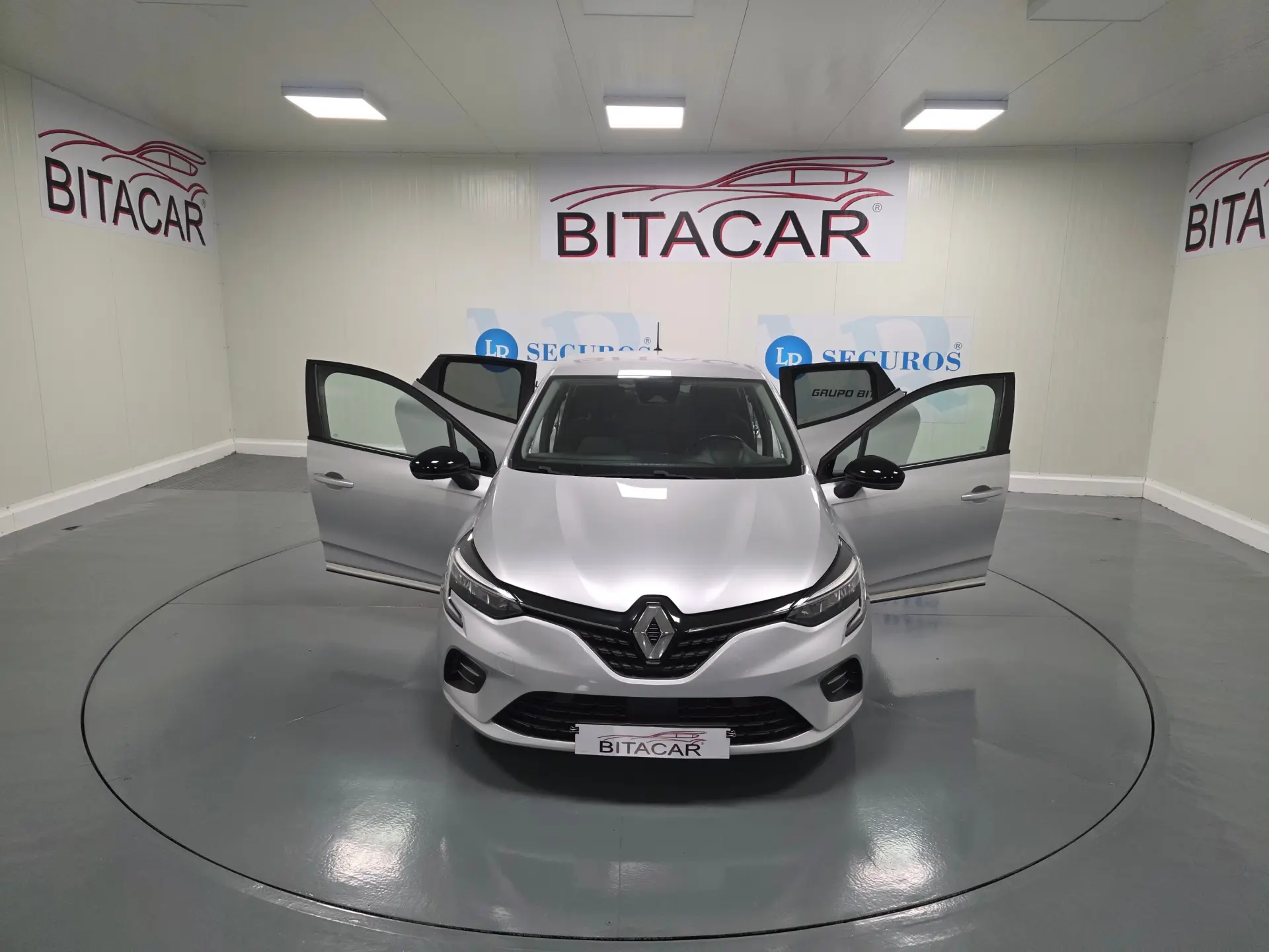 Renault Clio 1.0 TCE LIMITED 29