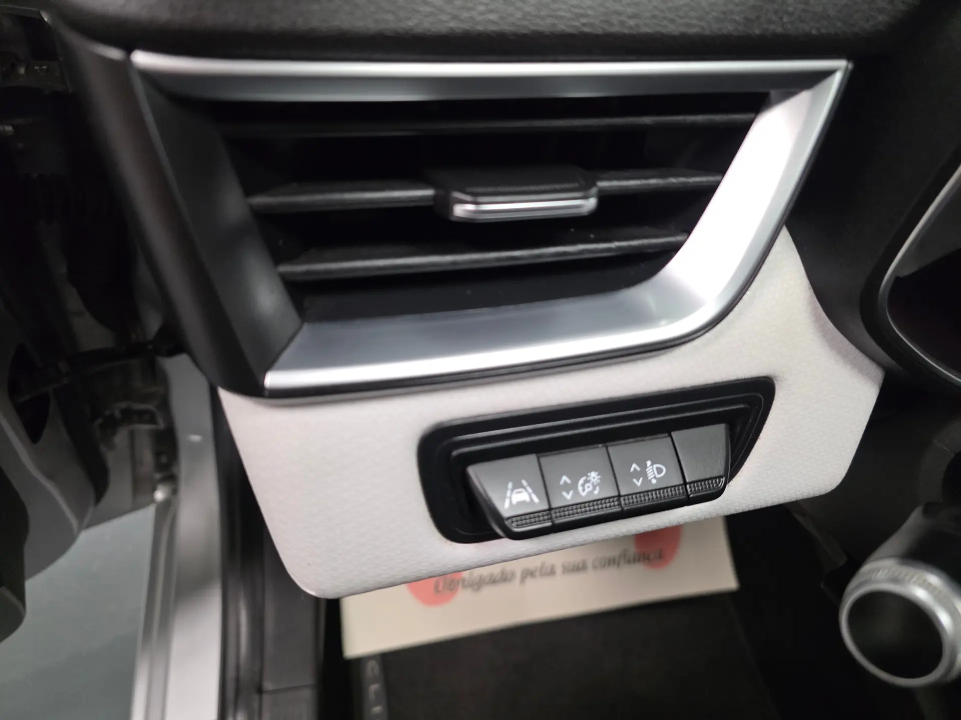 Renault Clio 1.0 TCE LIMITED 93