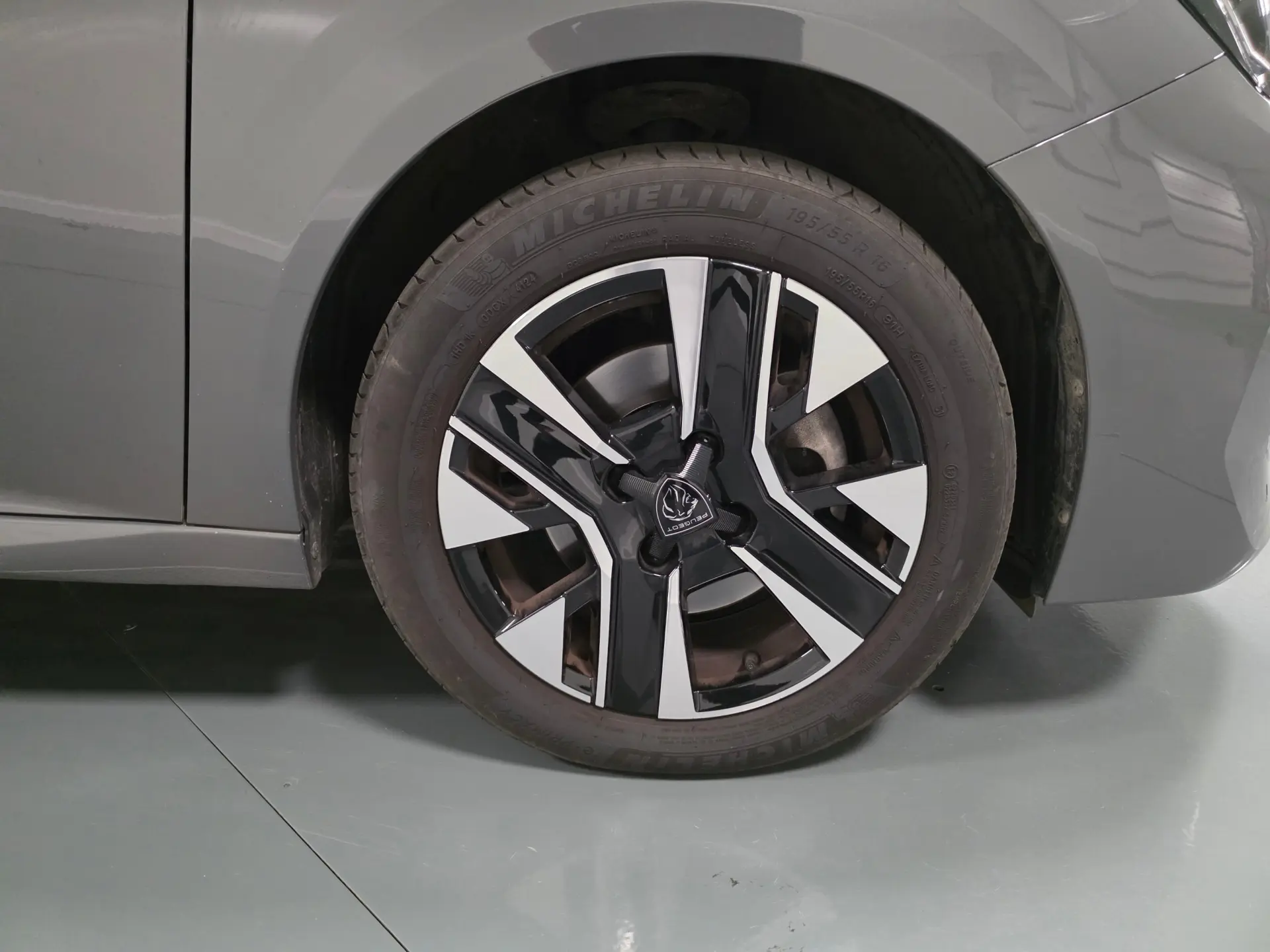 Peugeot 208 ALLURE 4