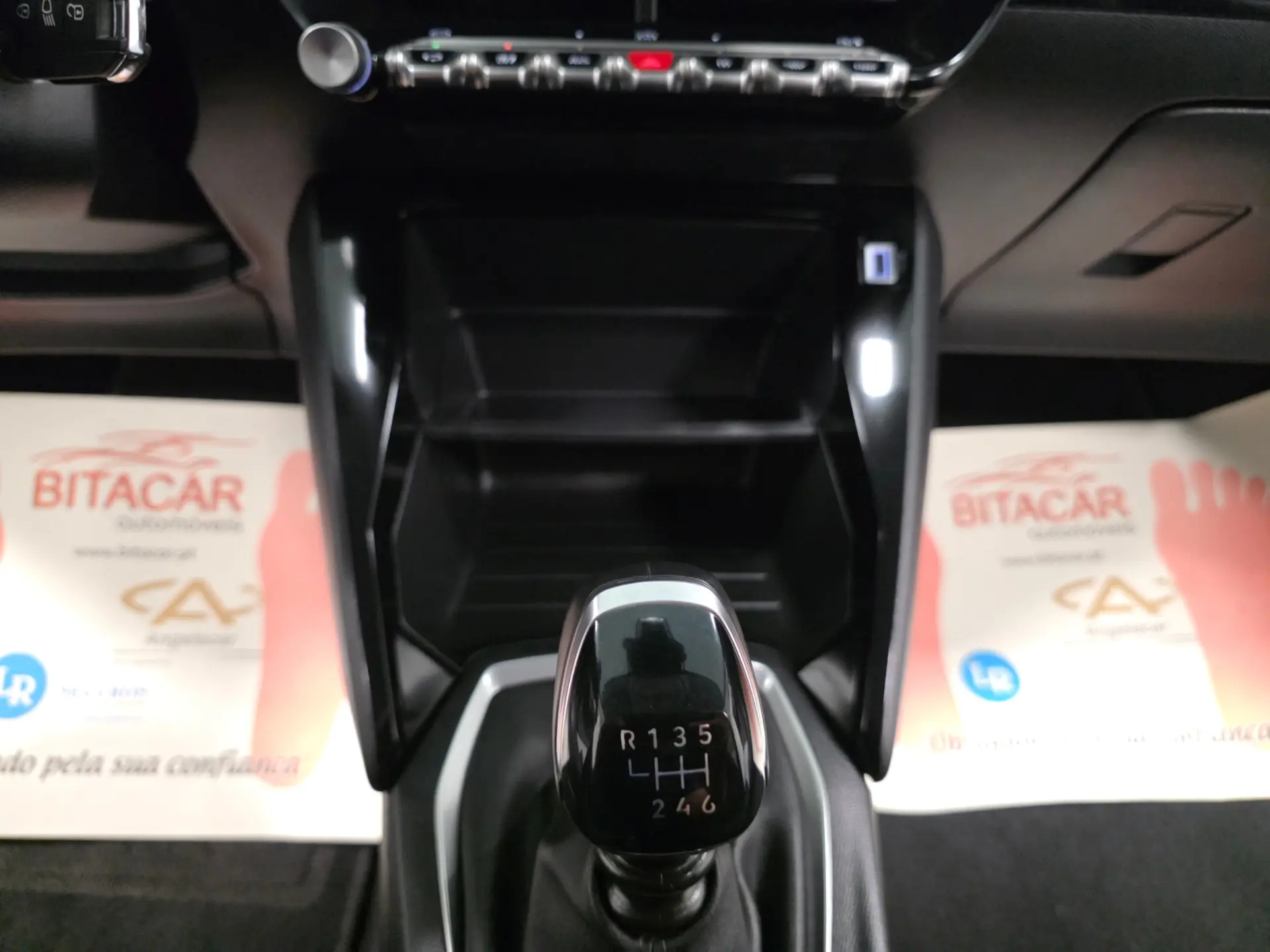 Peugeot 208 1.2 STYLE 106