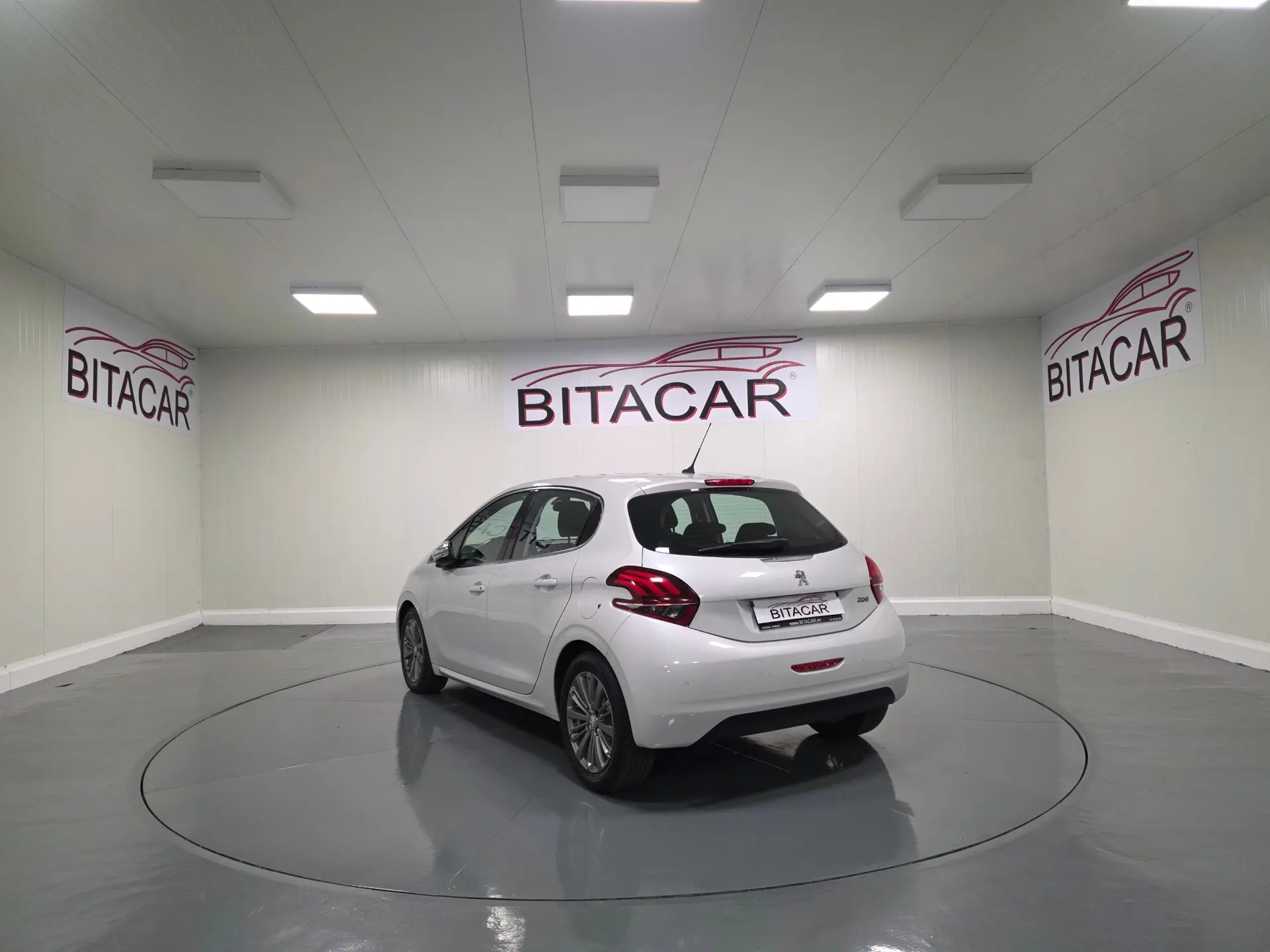 Peugeot 208 1.6 BlueHDi Allure 5