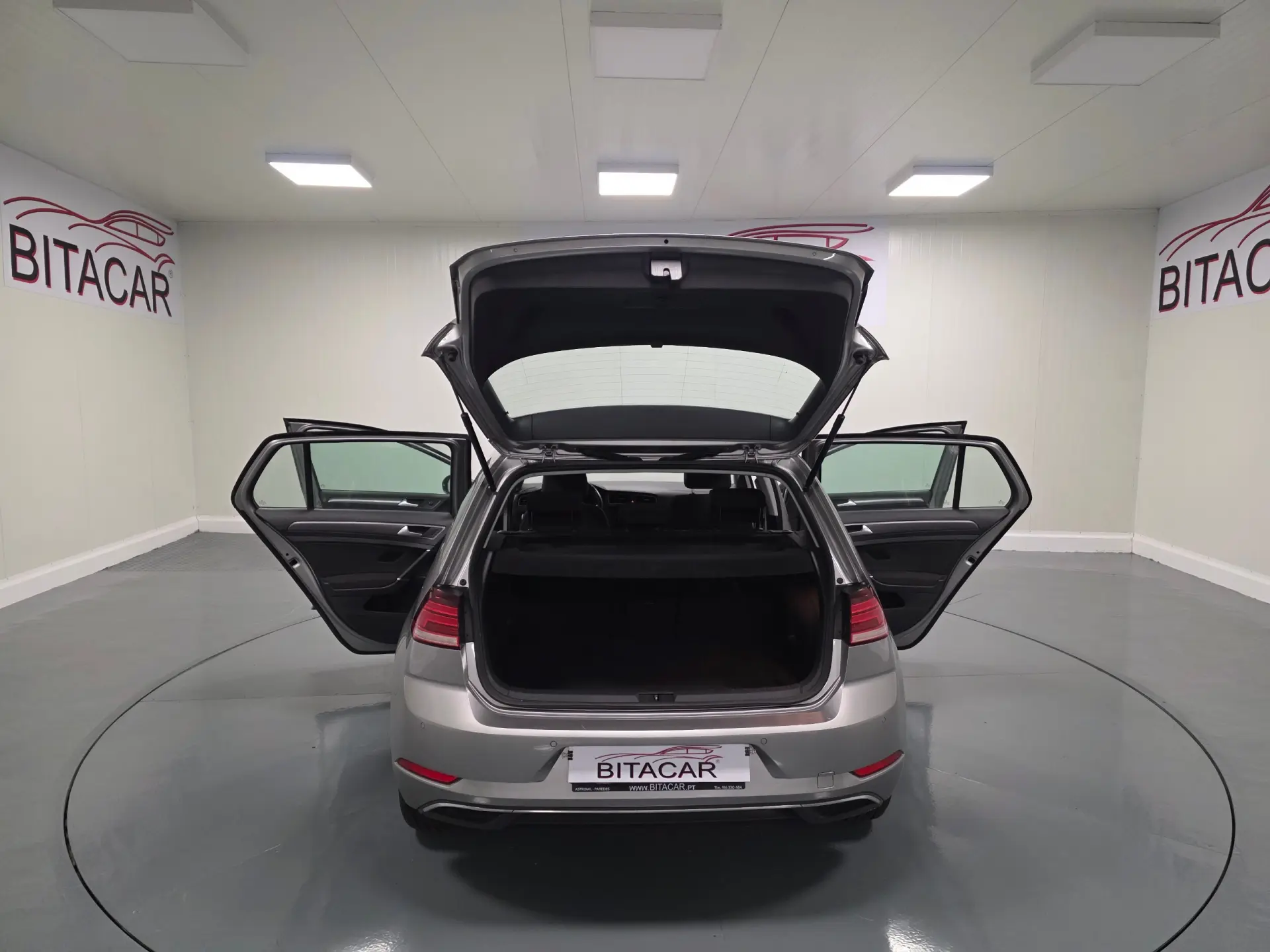 Volkswagen Golf 1.6 TDI CONFORTLINE 52