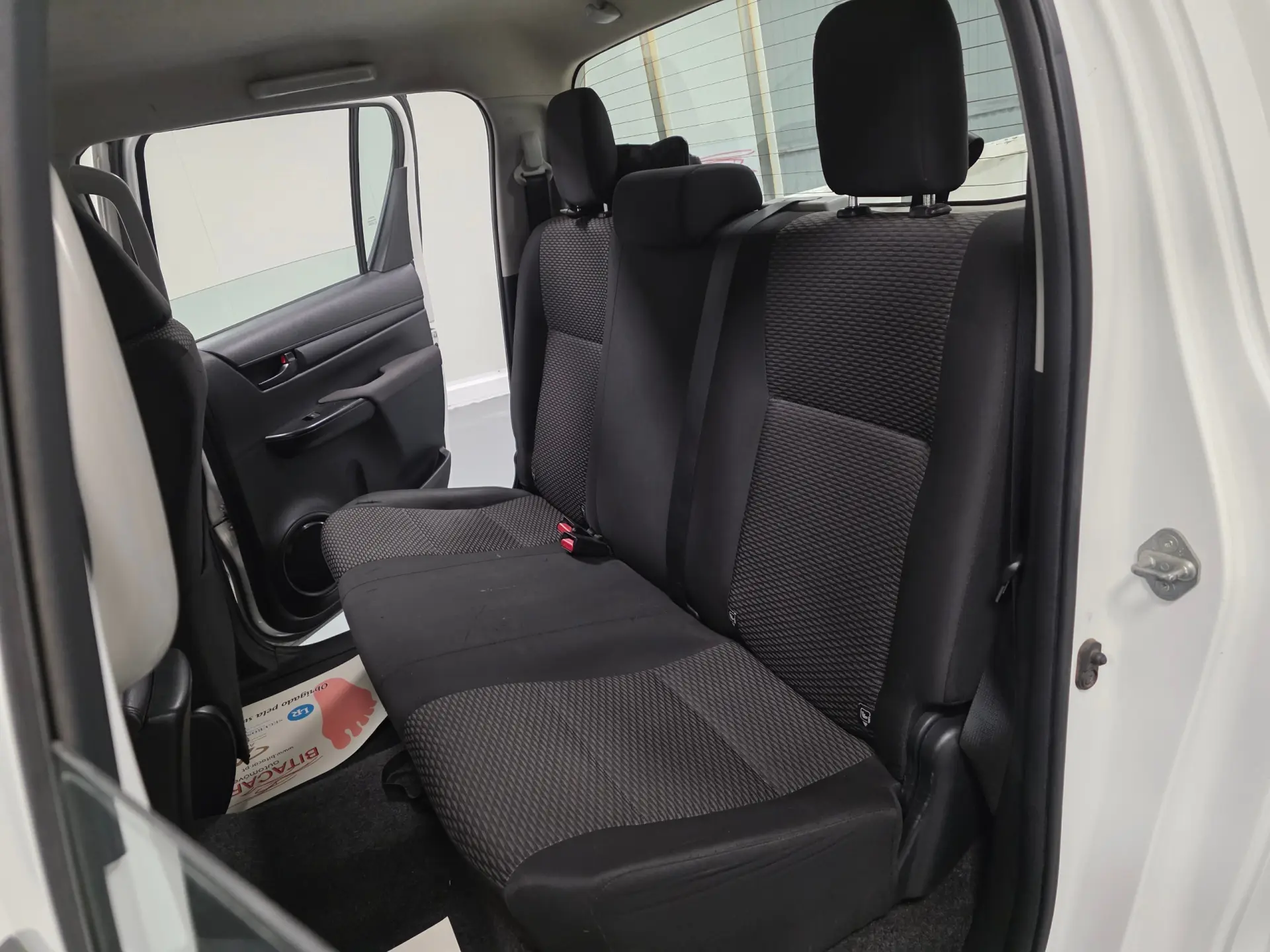 Toyota Hilux 2.4 D-4D 2WD CD Tracker 21