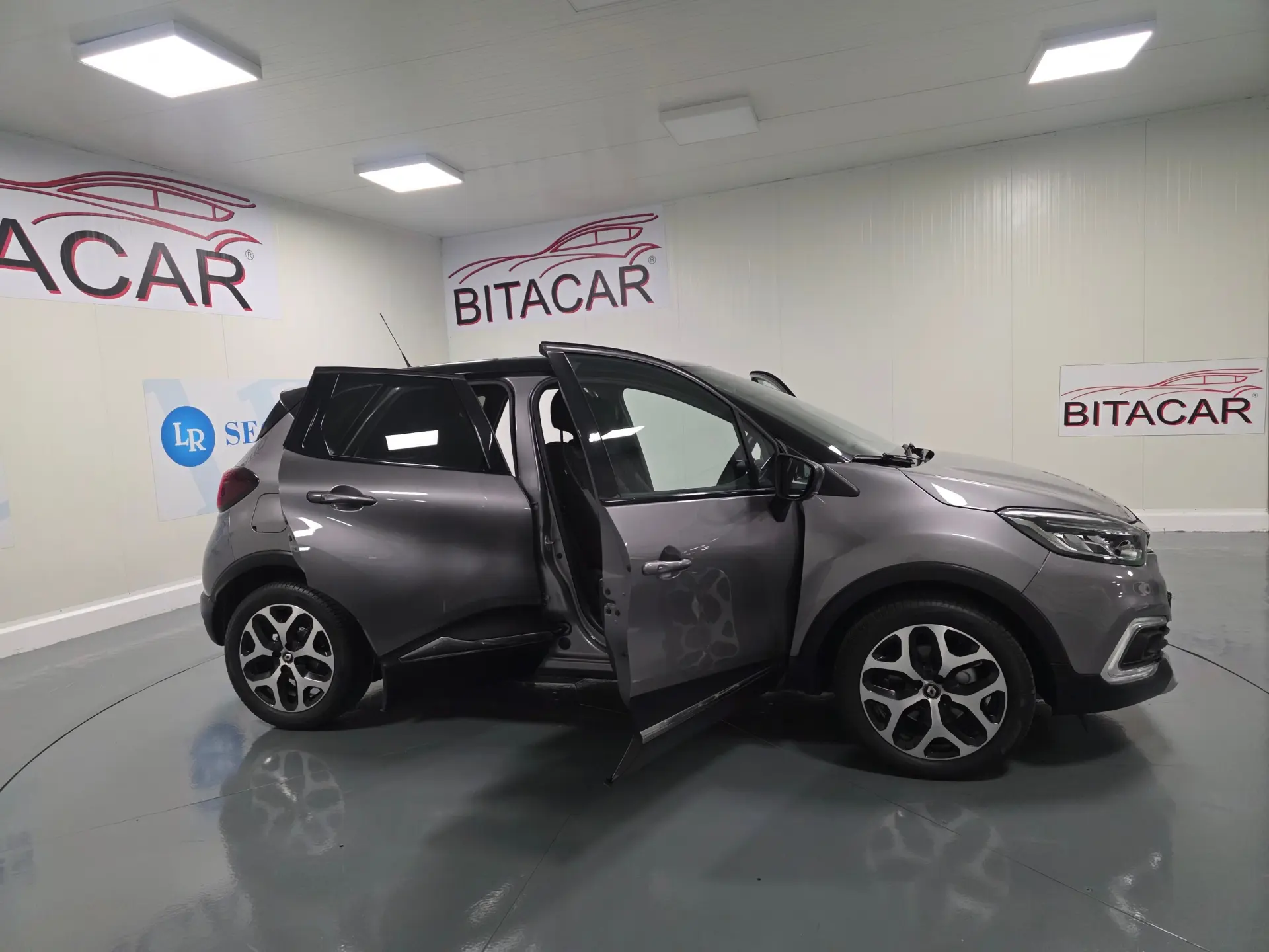 Renault Captur 1.5 DCI EXCLUSIVE 21