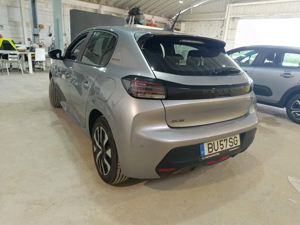 Peugeot 208 1 2 STYLE 4
