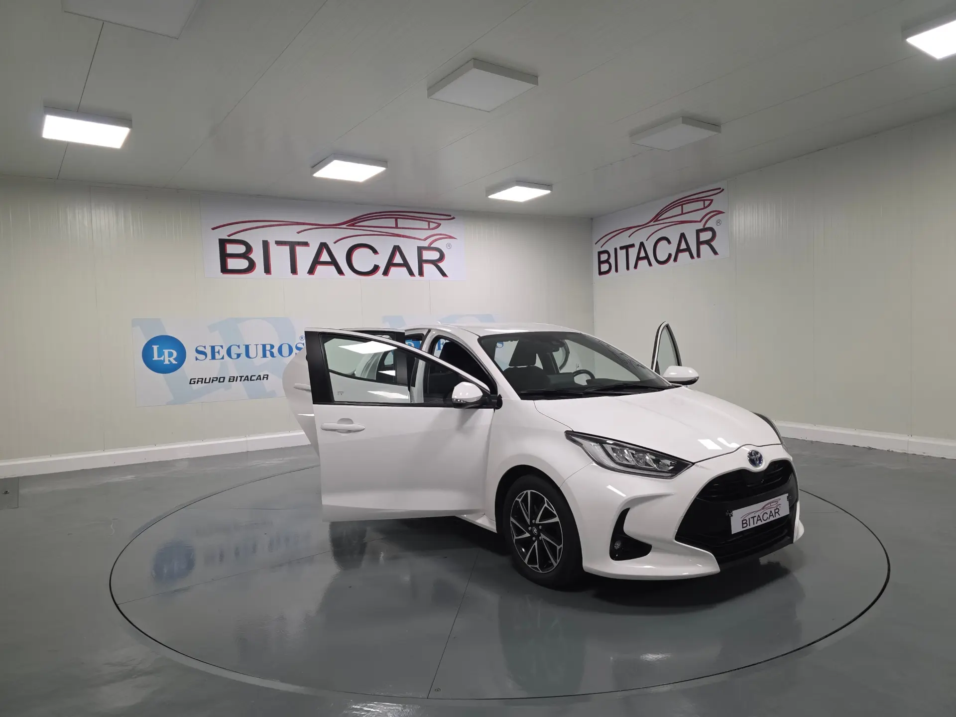 Toyota Yaris 1.5 HDF EXCLUSIVE 37
