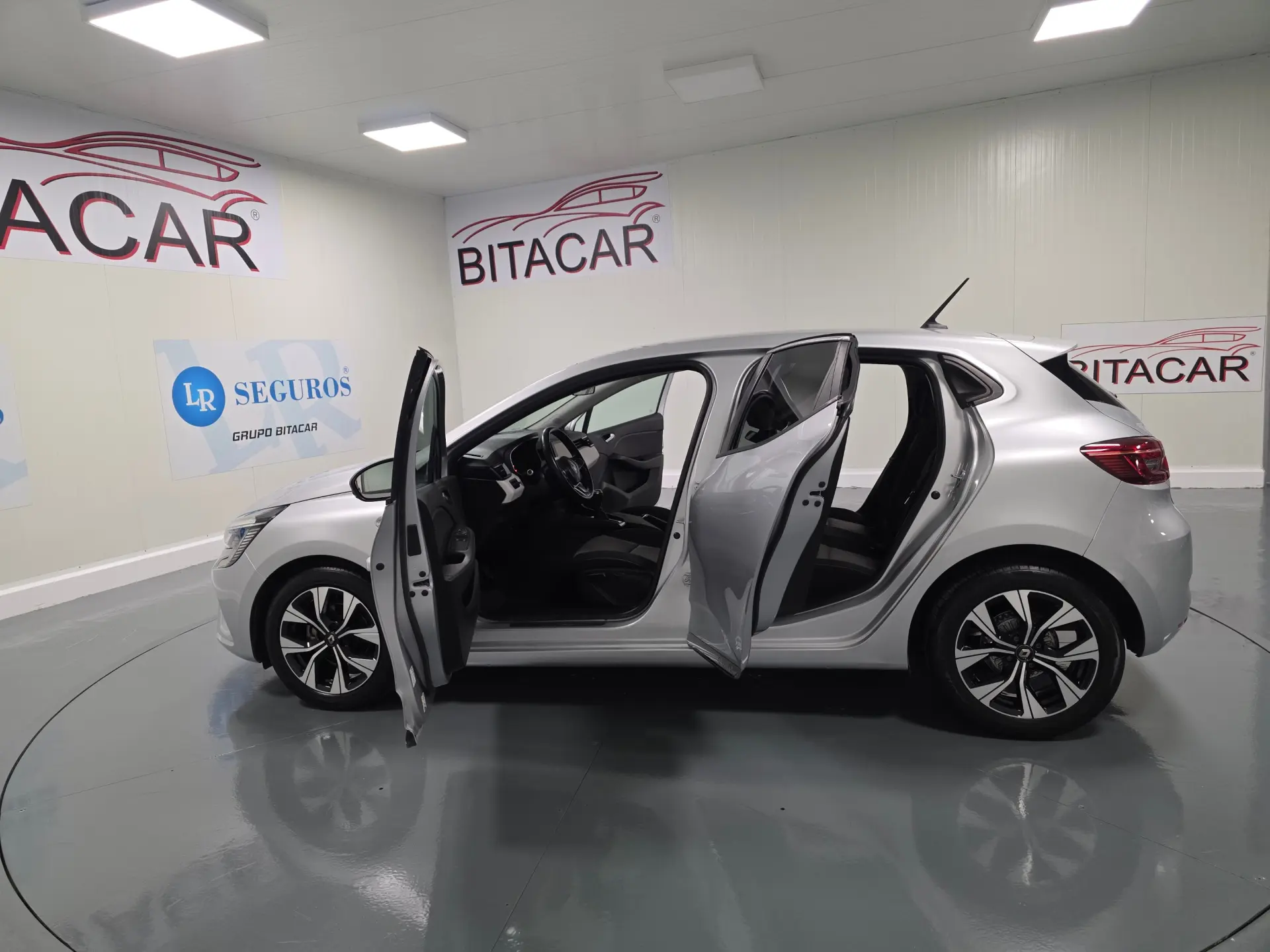 Renault Clio 1.0 TCE LIMITED 39