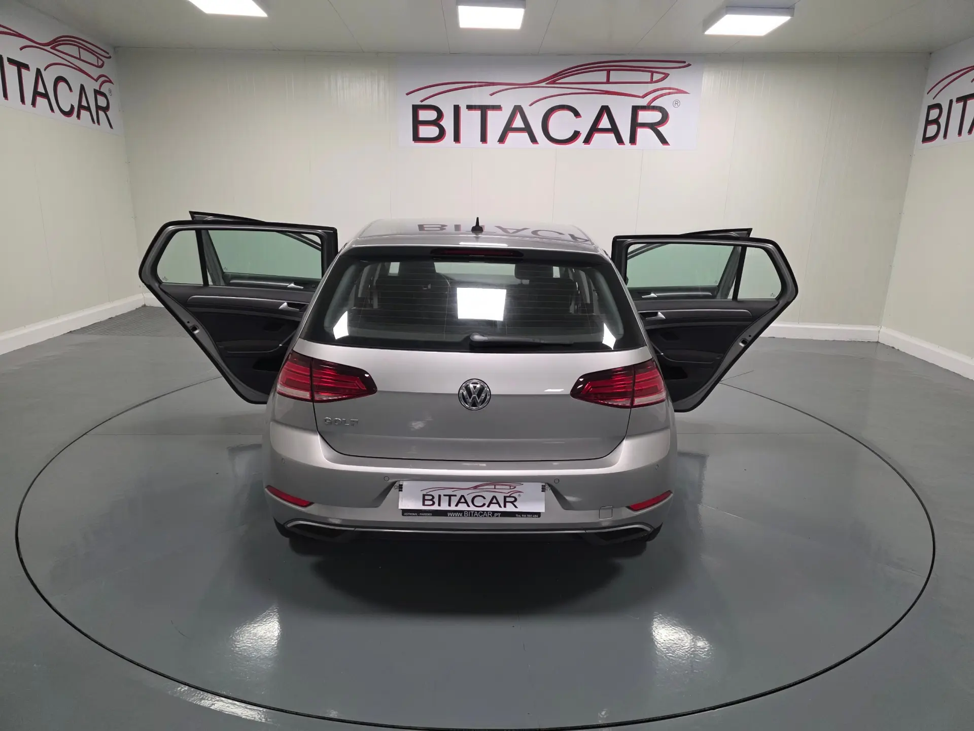 Volkswagen Golf 1.6 TDI CONFORTLINE 47