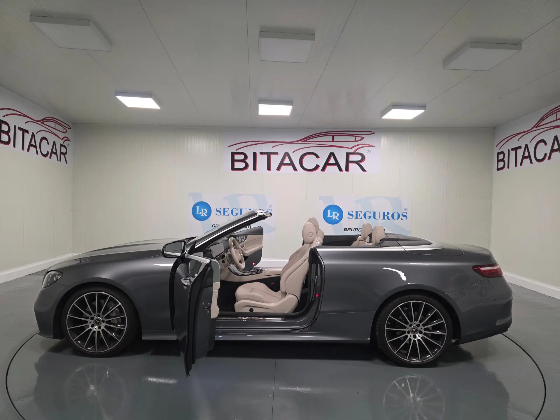 Mercedes-Benz E 300 AMG CABRIO 27