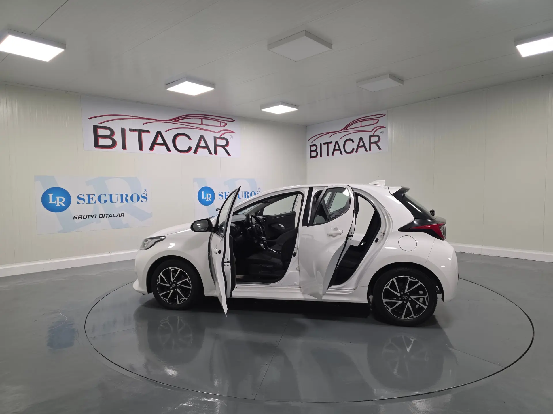 Toyota Yaris 1.5 HDF EXCLUSIVE 48
