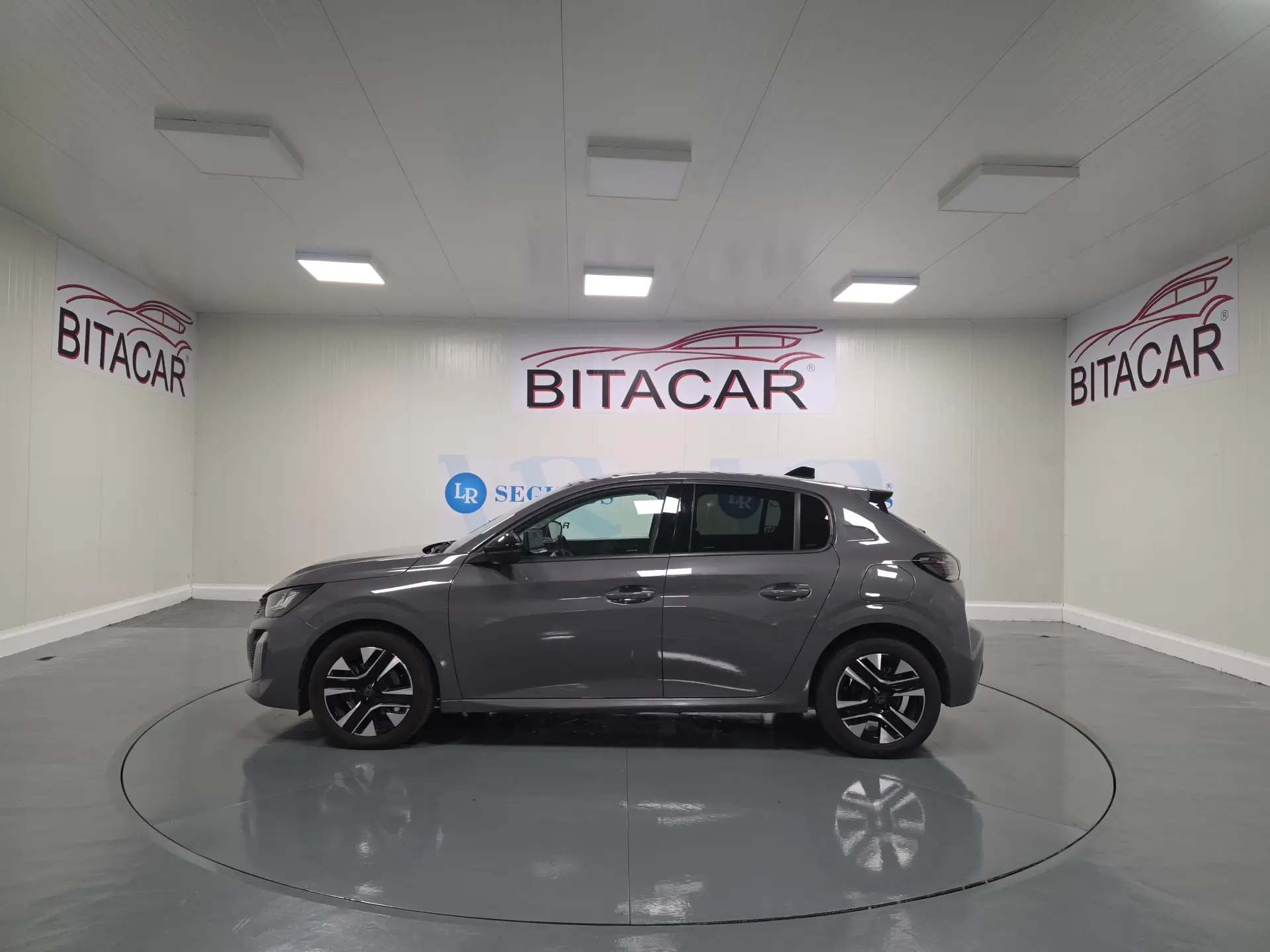 Peugeot 208 ALLURE 17