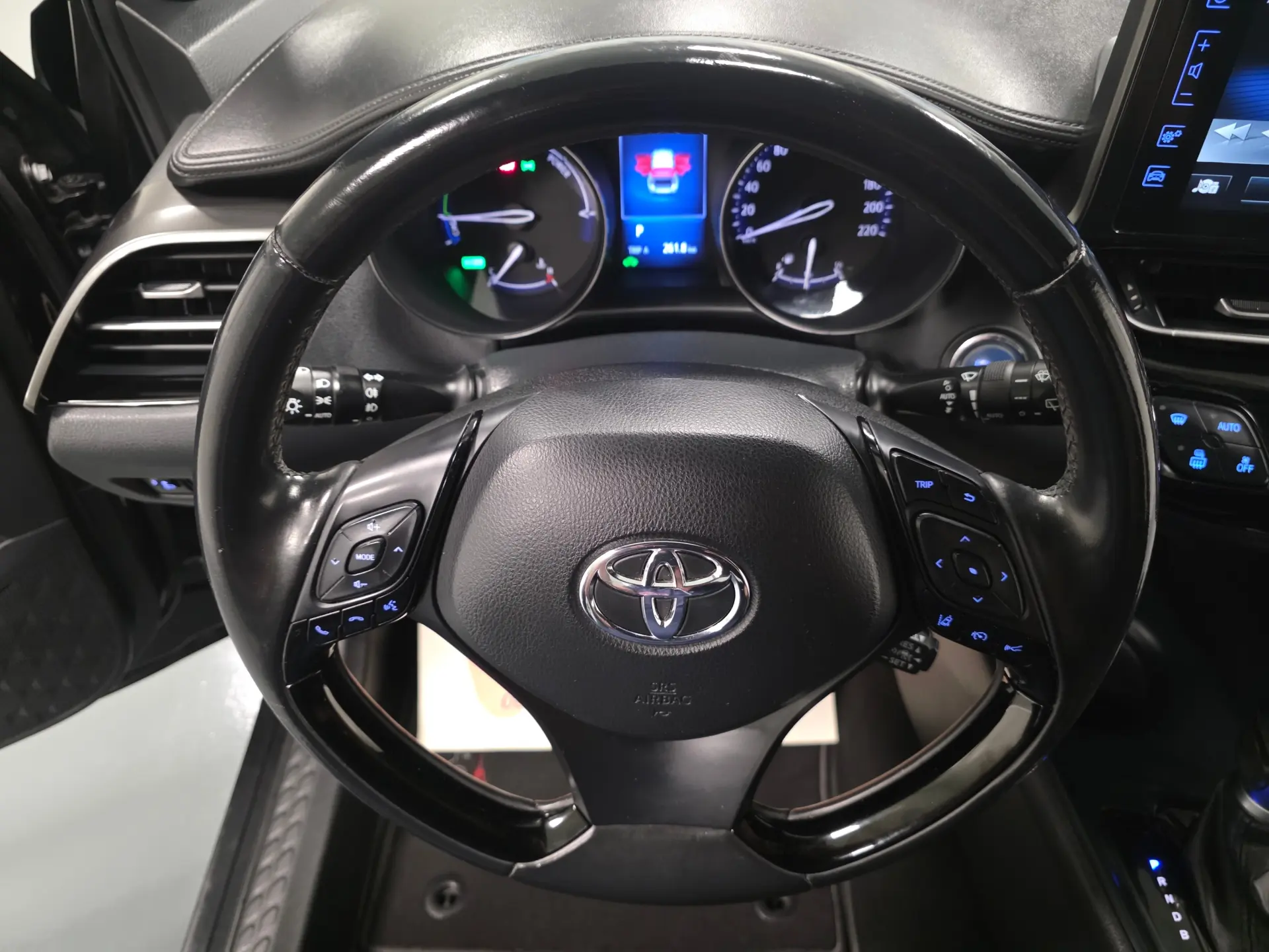 Toyota C-HR 1.8 HSD CONFORT 91