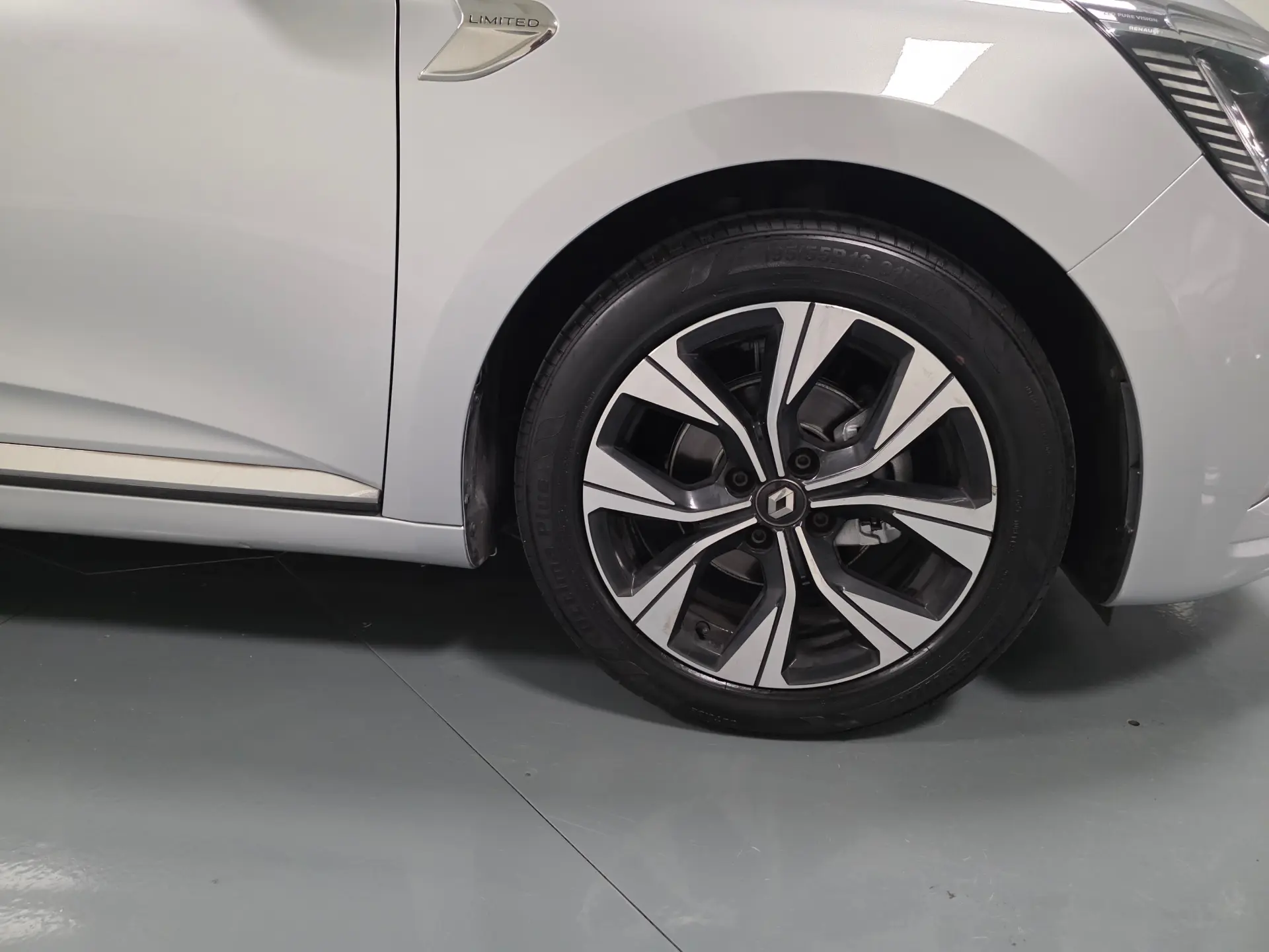 Renault Clio 1.0 TCE LIMITED 4