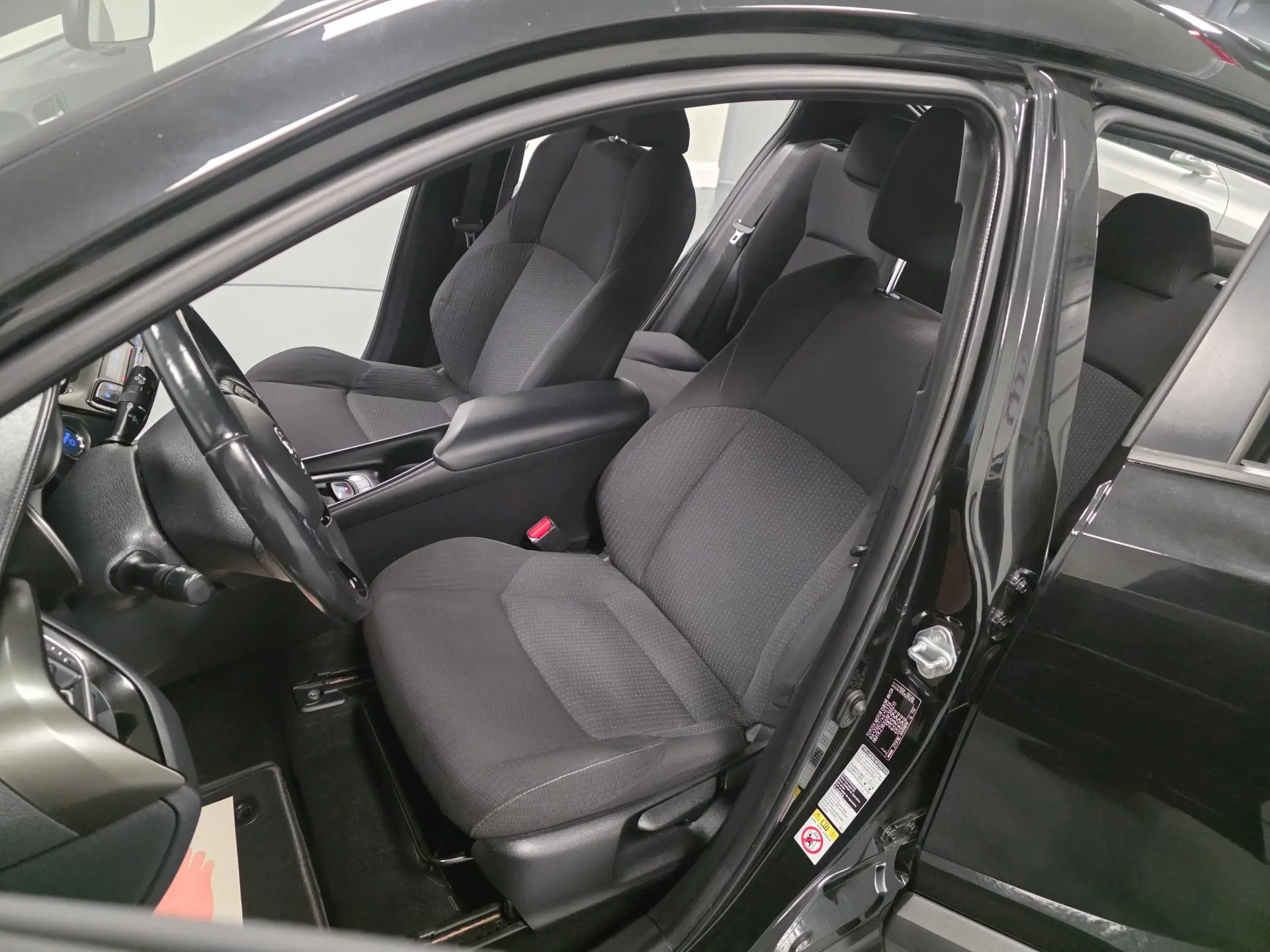Toyota C-HR 1.8 HSD CONFORT 75