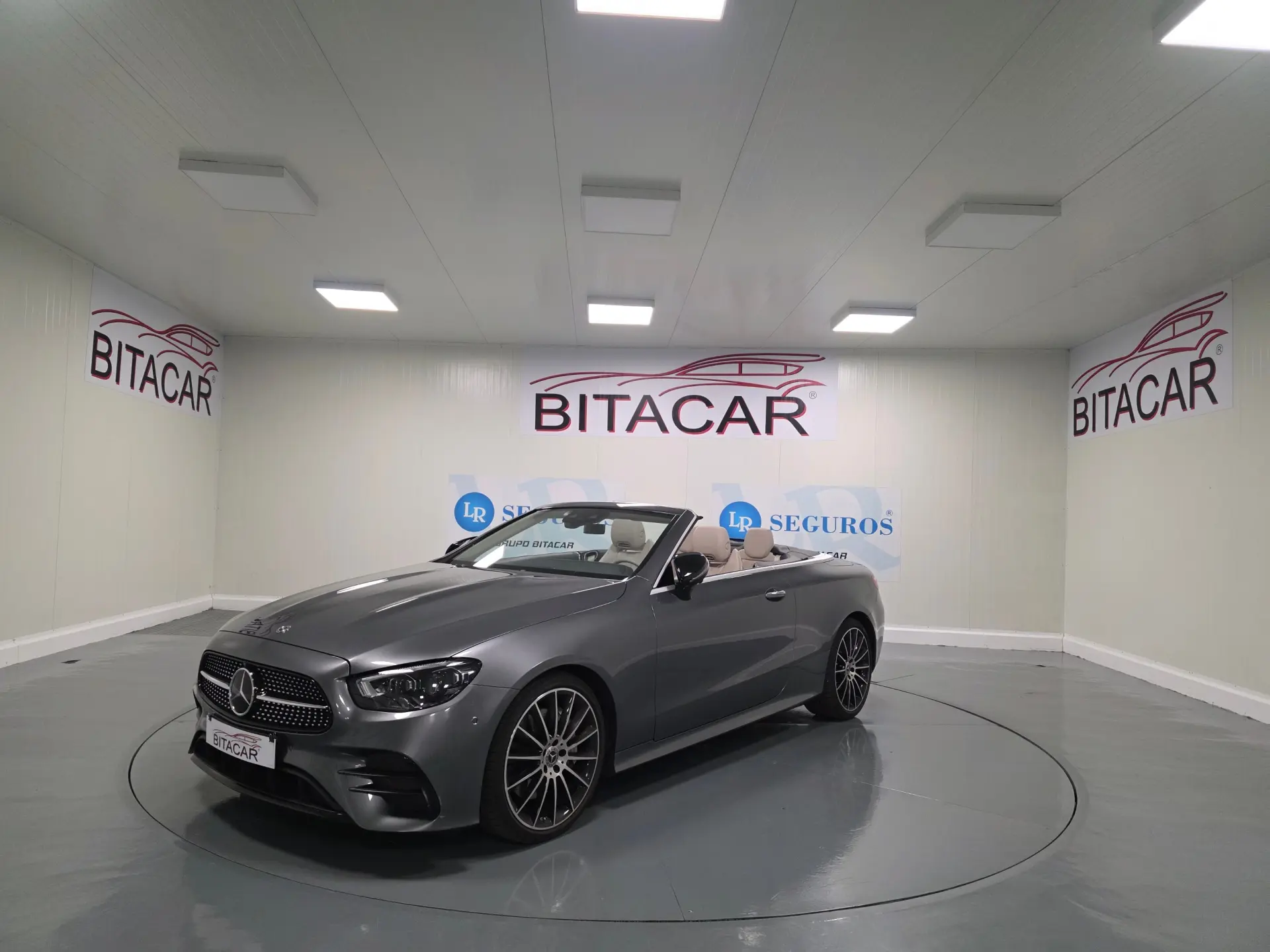 Mercedes-Benz E 300 AMG CABRIO 16