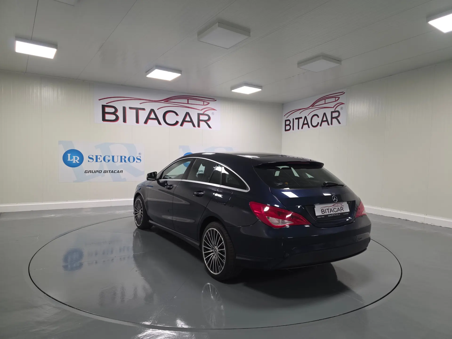 Mercedes-Benz CLA 180 d Shooting Brake Urban 17