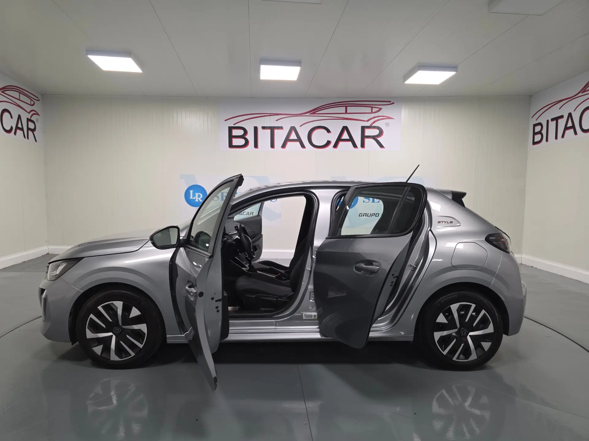 Peugeot 208 1.2 STYLE 40