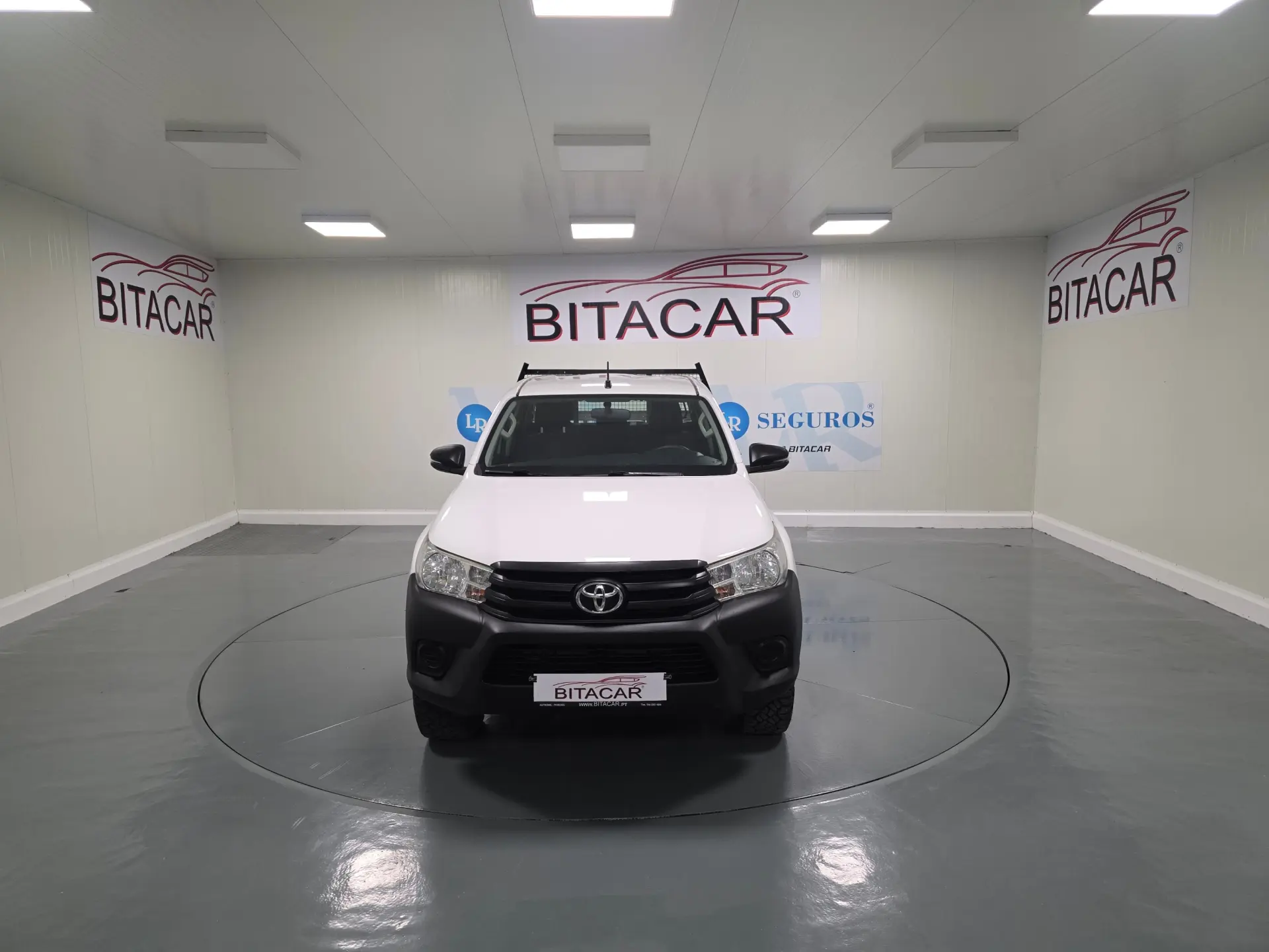 Toyota Hilux 2.4 D-4D 4WD CD CH 9