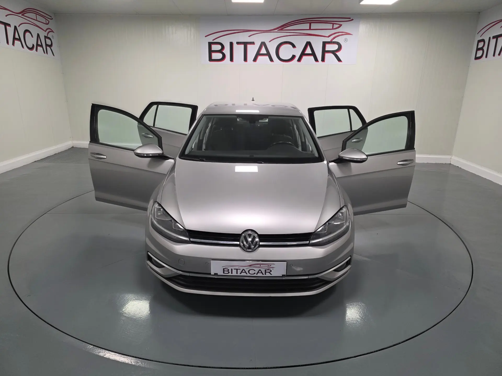 Volkswagen Golf 1.6 TDI CONFORTLINE 18