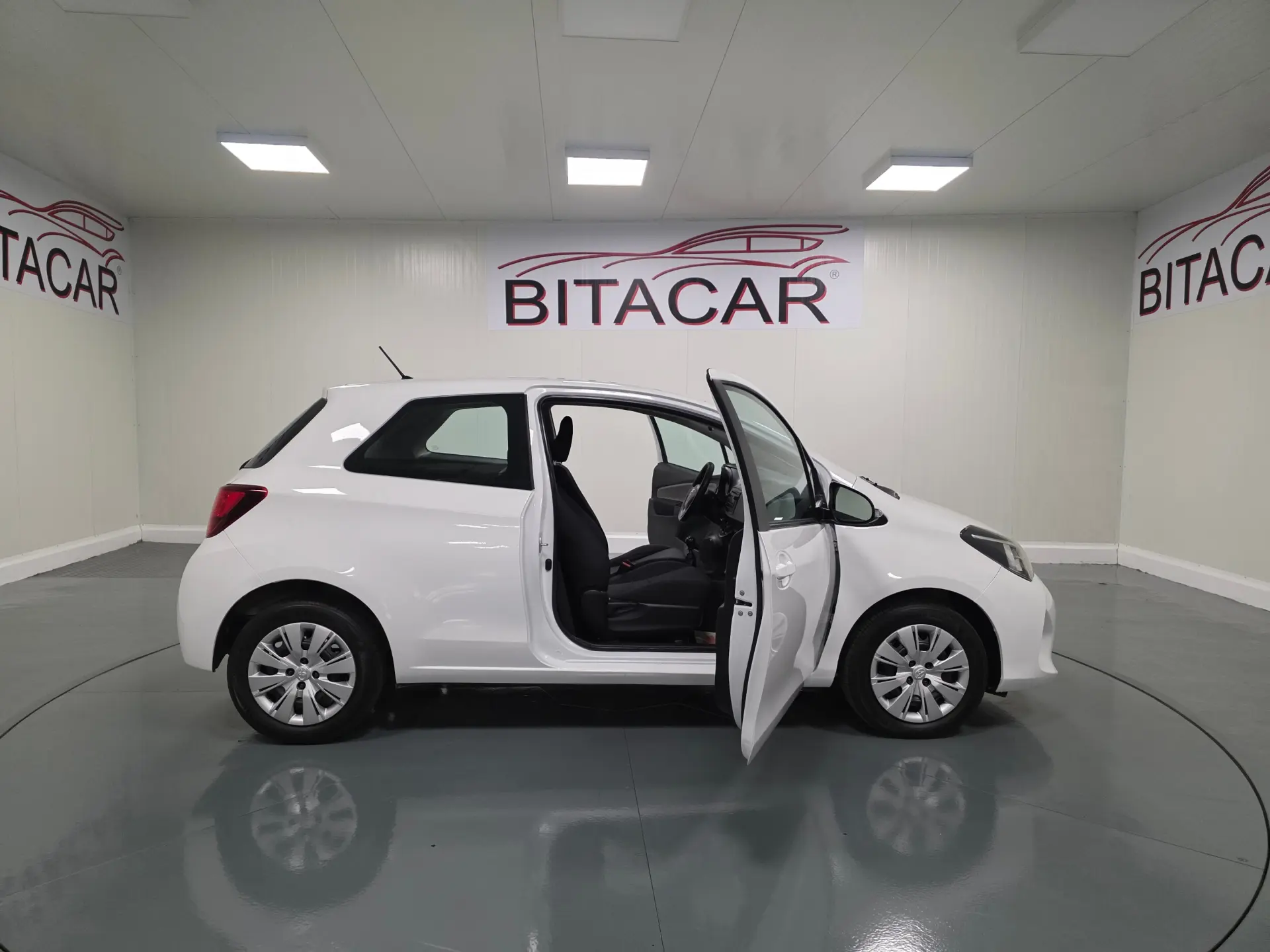 Toyota Yaris BIZZ 1.4 D-4D 90CV IVA DEDUTIVEL 68
