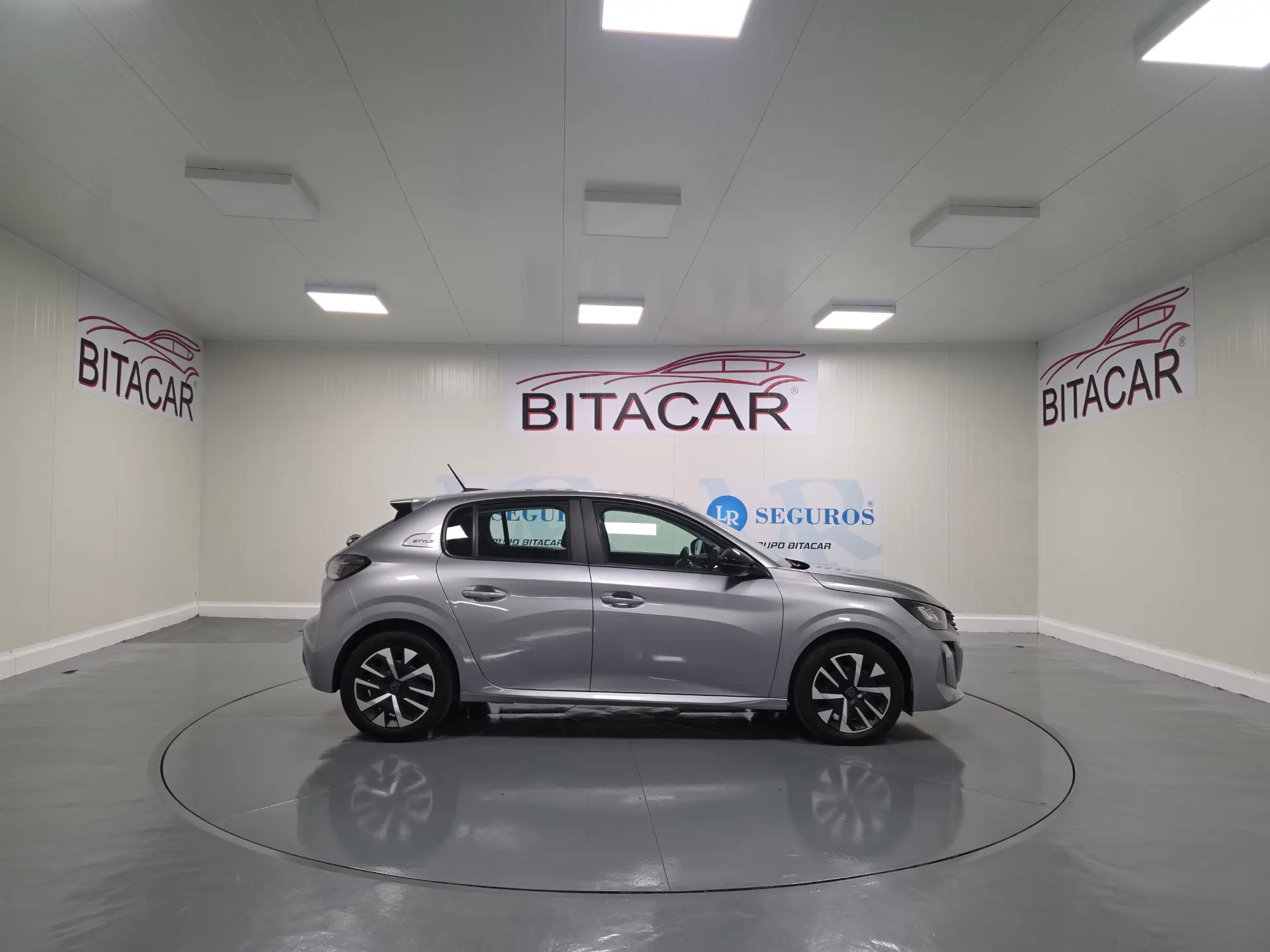 Peugeot 208 1.2 STYLE 32