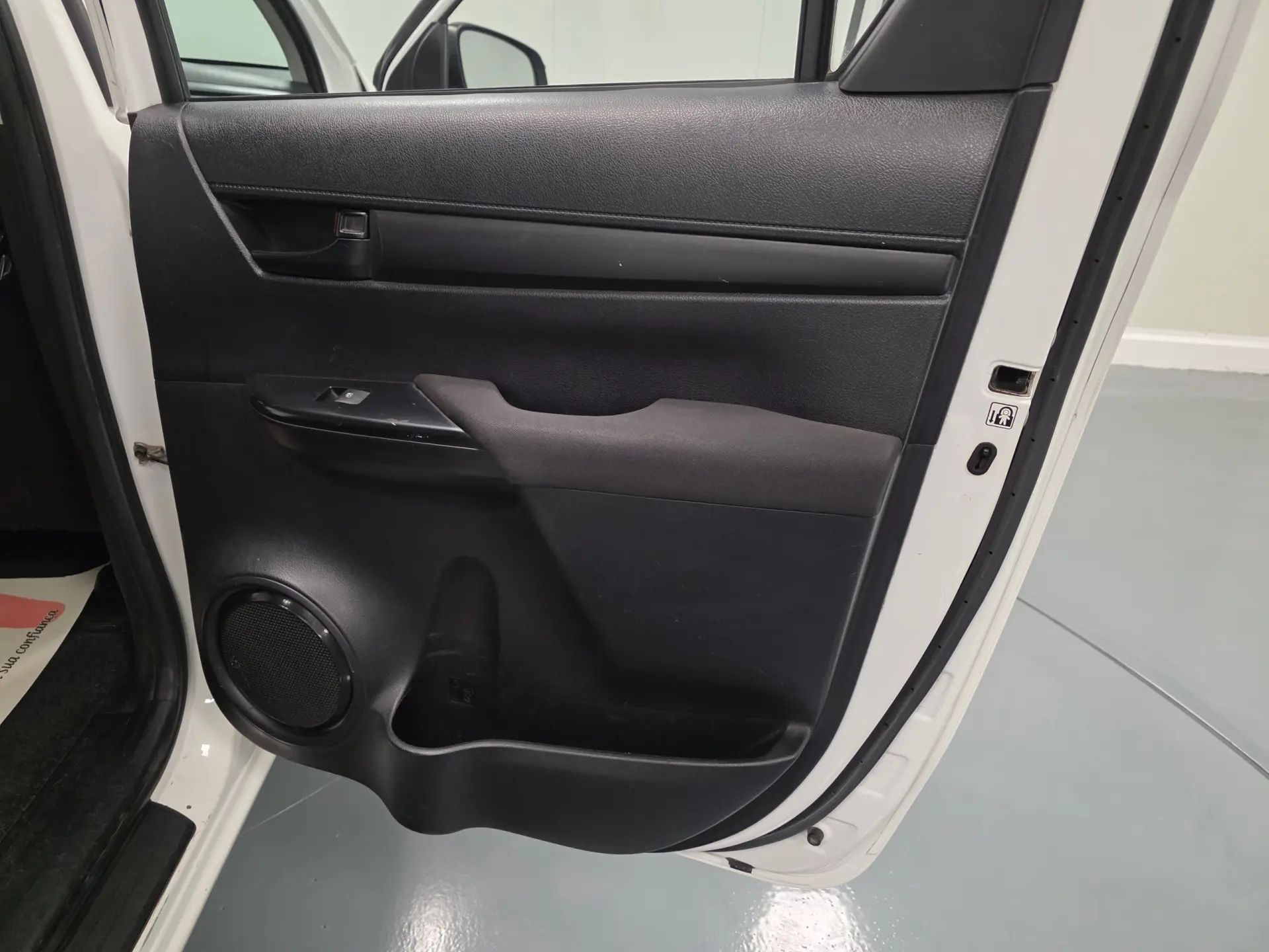 Toyota Hilux 2.4 D-4D 2WD CD Tracker 14