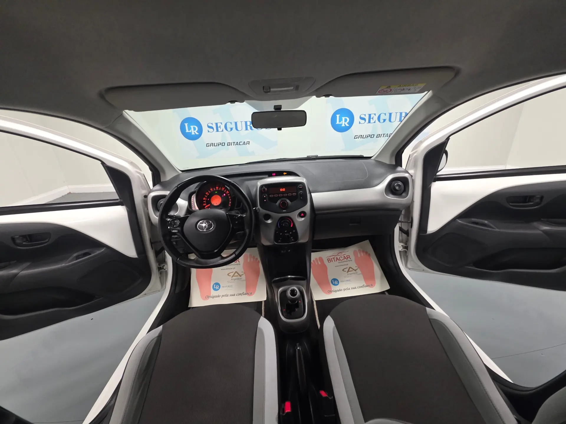 Toyota Aygo 1.0 VVT-I RISING  STAR X-SHIFT 14