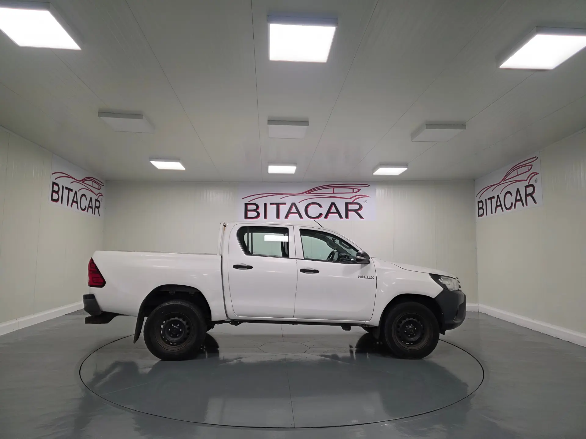 Toyota Hilux 2.4 D-4D 2WD CD Tracker 11
