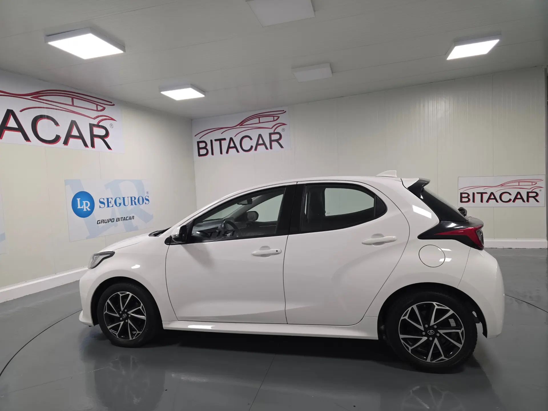 Toyota Yaris 1.5 HDF EXCLUSIVE 21