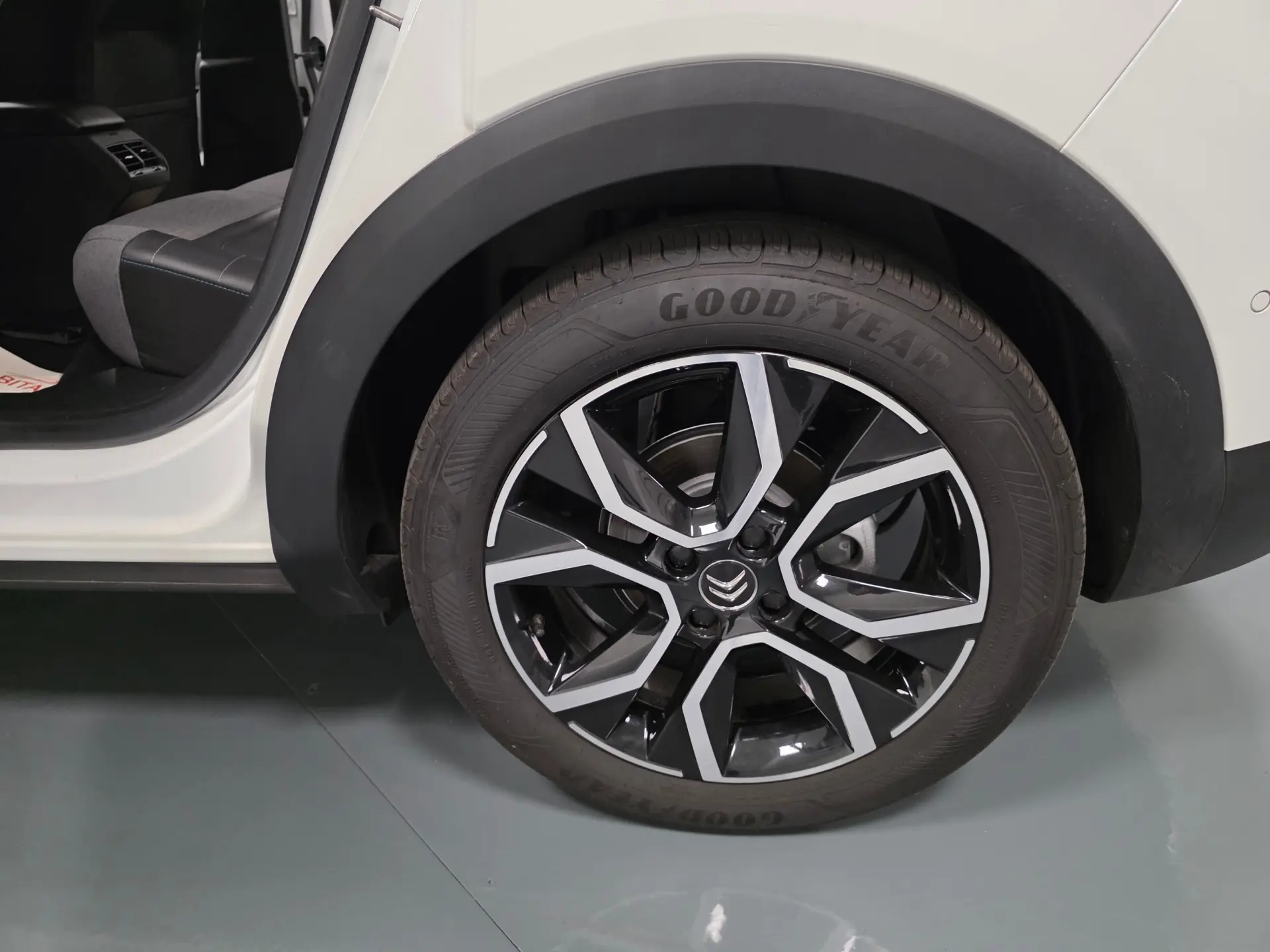 Citroen e-C4 SHINE 71