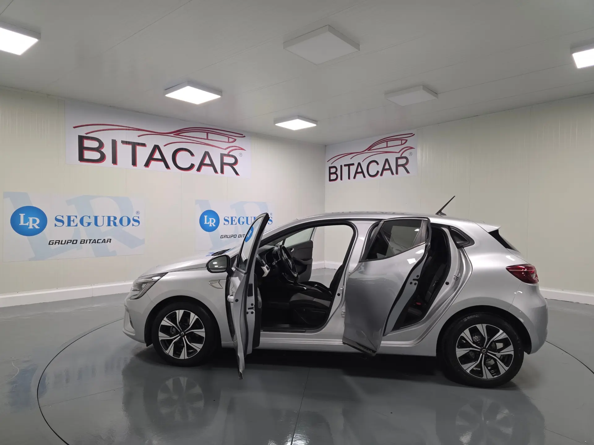 Renault Clio 1.0 TCE LIMITED 36