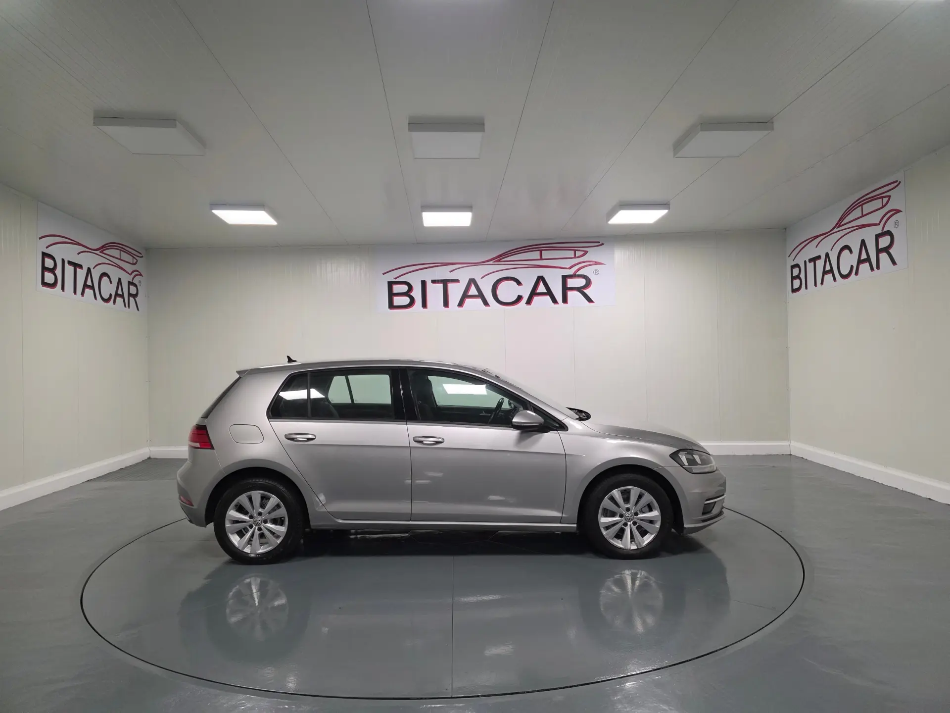 Volkswagen Golf 1.6 TDI CONFORTLINE 39