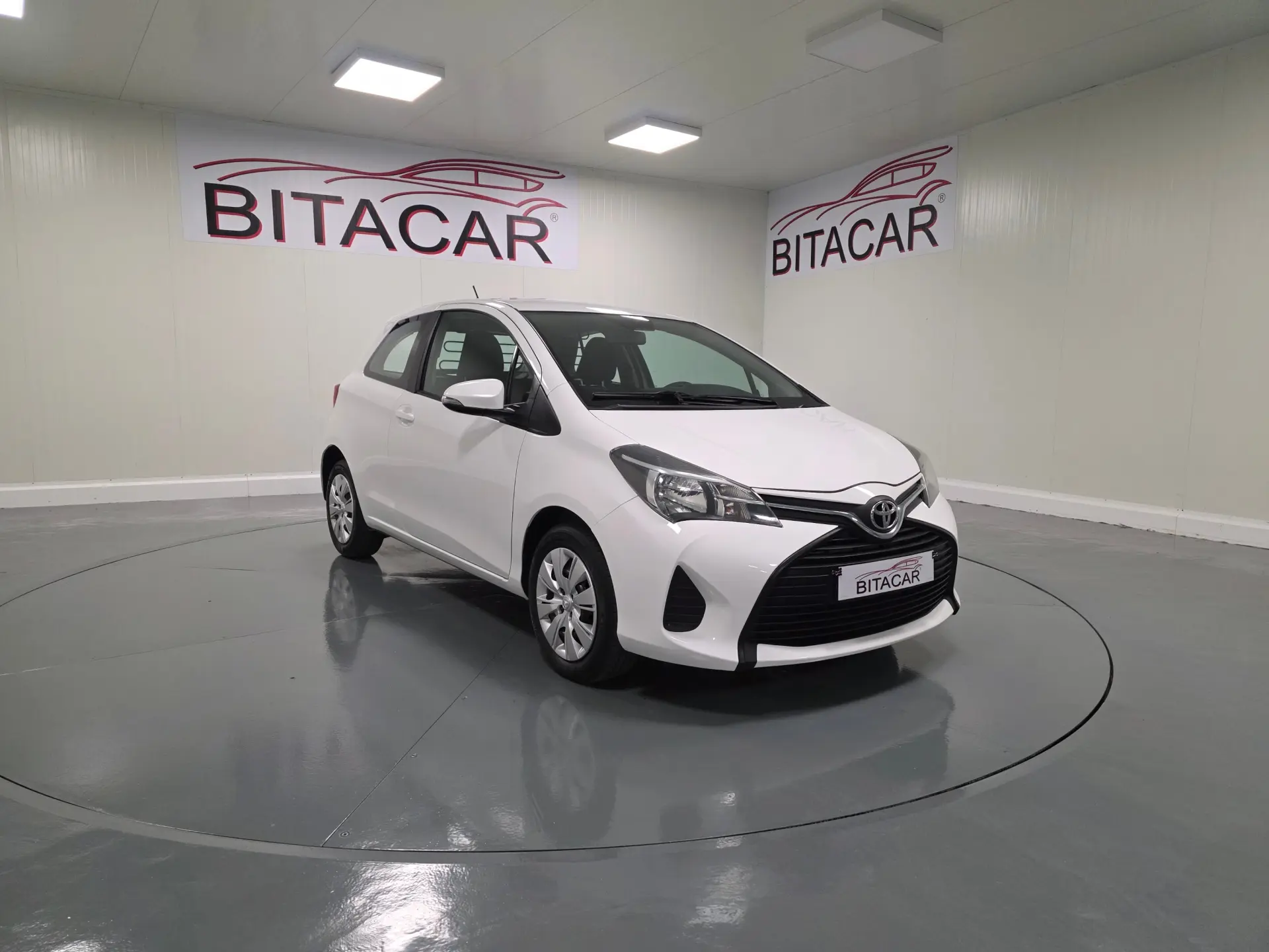 Toyota Yaris BIZZ 1.4 D-4D 90CV IVA DEDUTIVEL 1