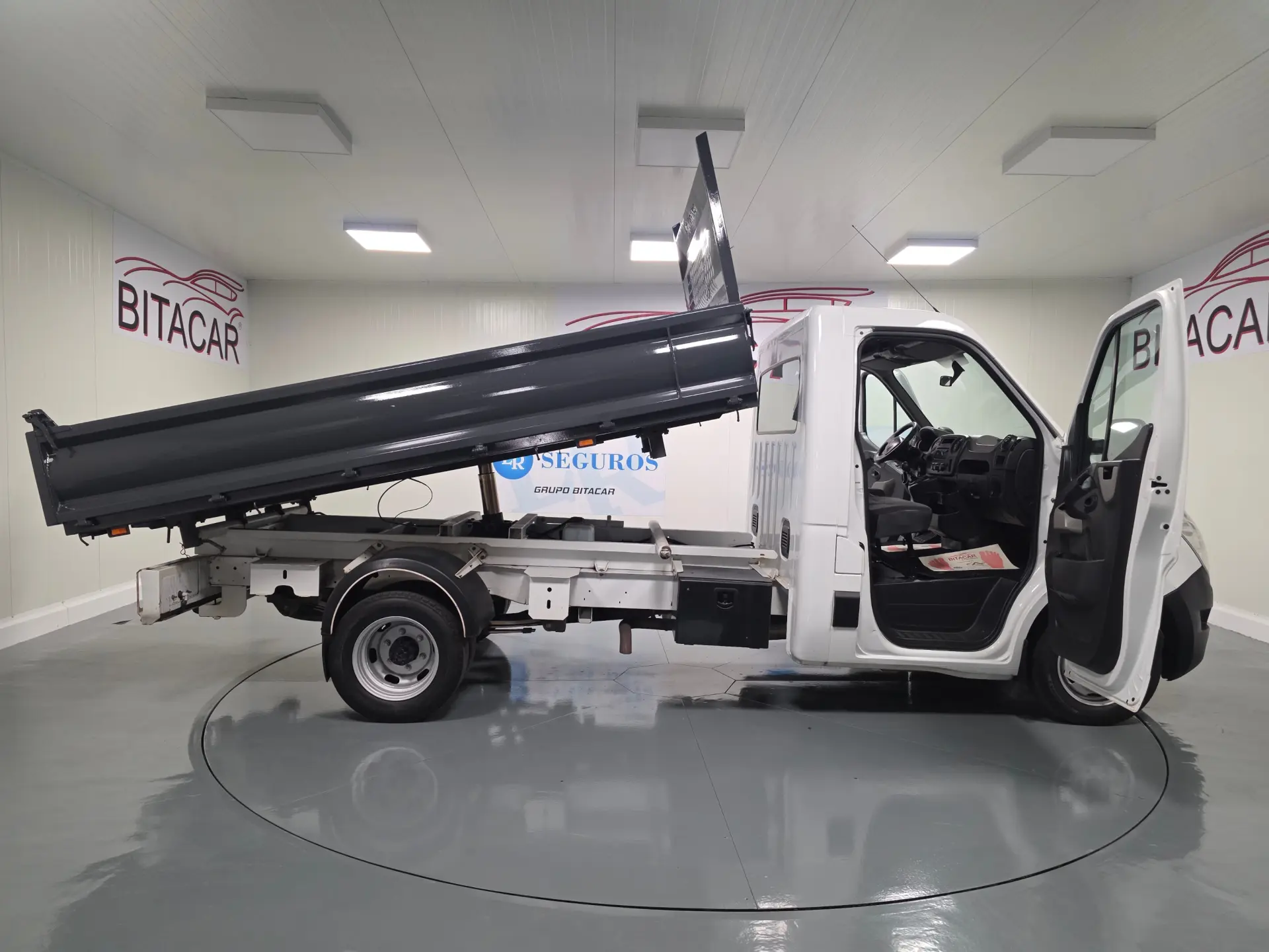 Renault Master 2.3 DCI 130CV BASCULANTE 57
