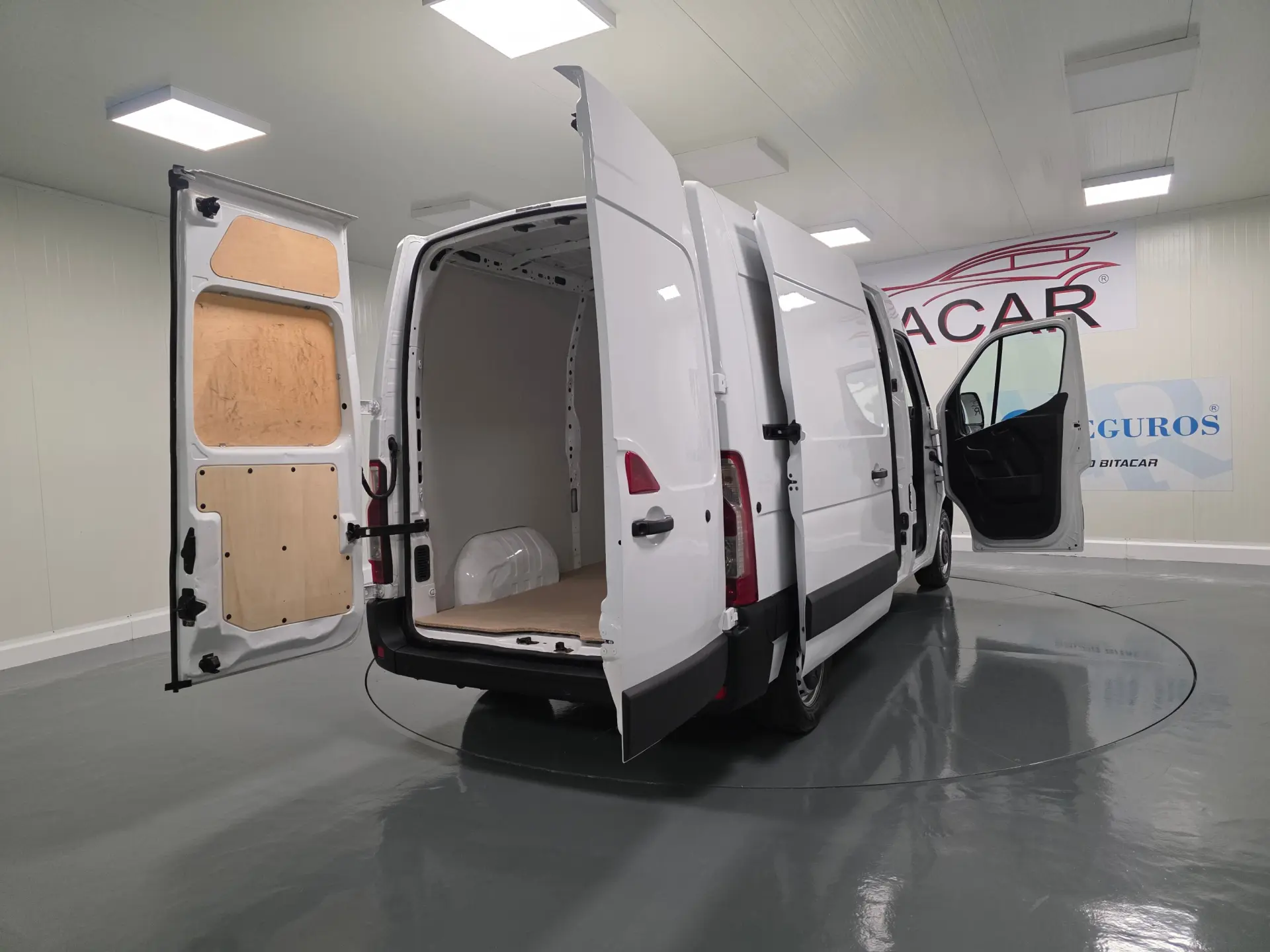 Renault Master L2H2 2.3 DCI 135CV GPS IVA DEDUTIVEL 38