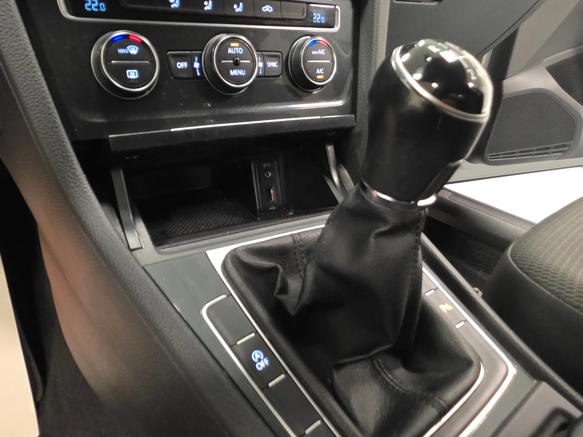 Volkswagen Golf 1.6 TDI CONFORTLINE 108