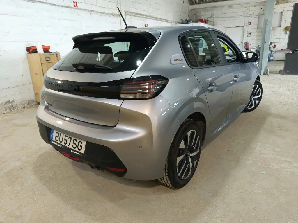 Peugeot 208 1 2 STYLE 3
