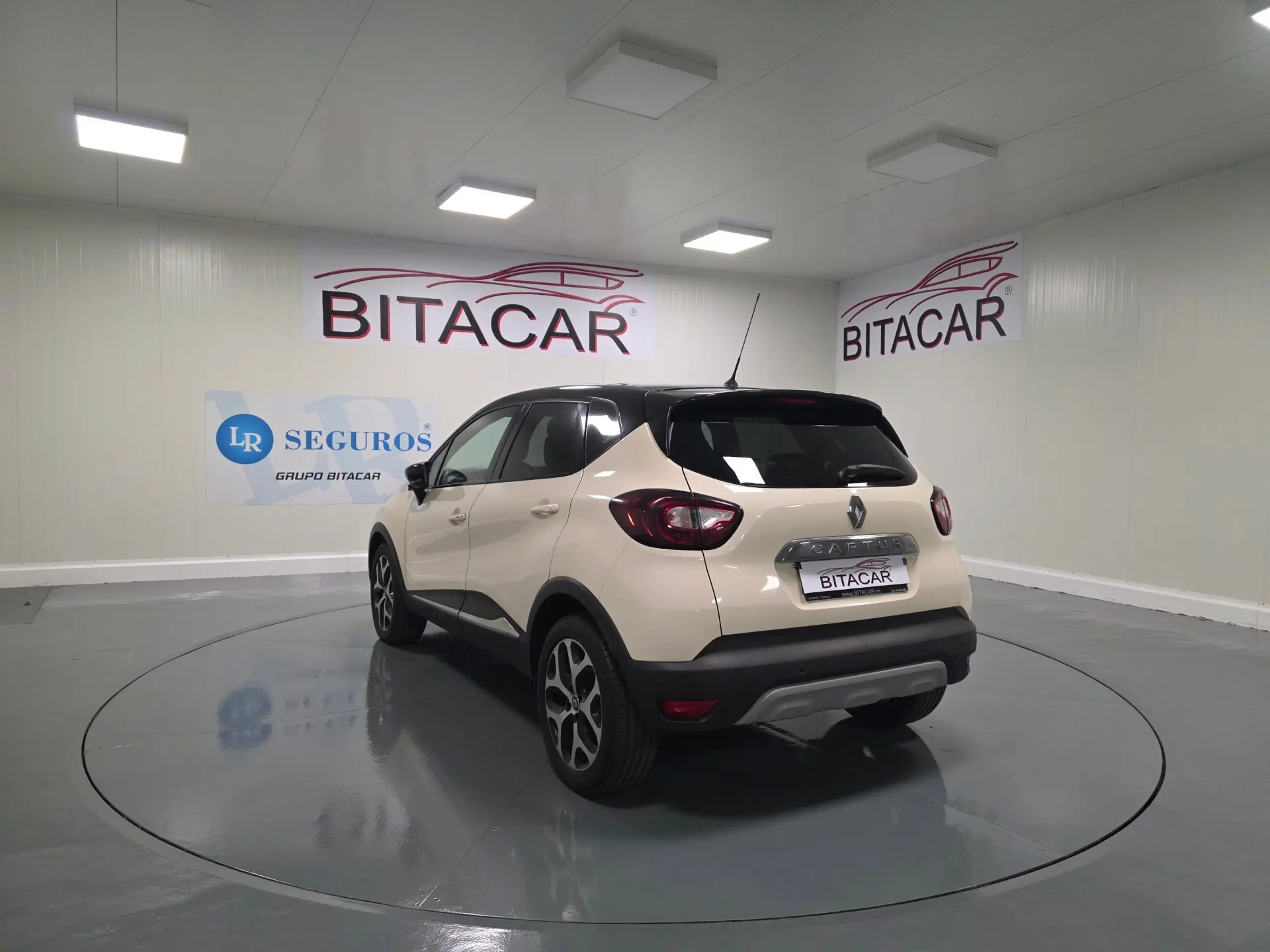 Renault Captur 1.5 DCI EXCLUSIVE 2