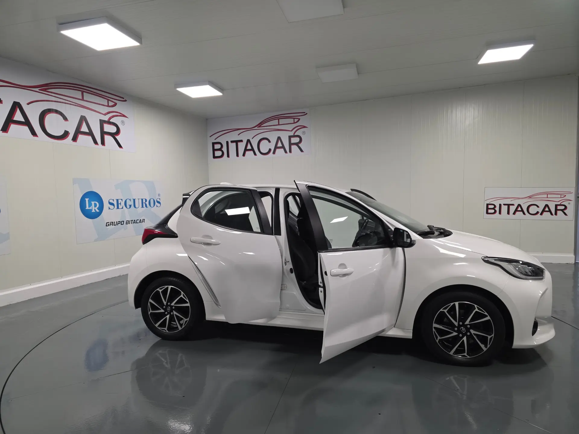 Toyota Yaris 1.5 HDF EXCLUSIVE 39