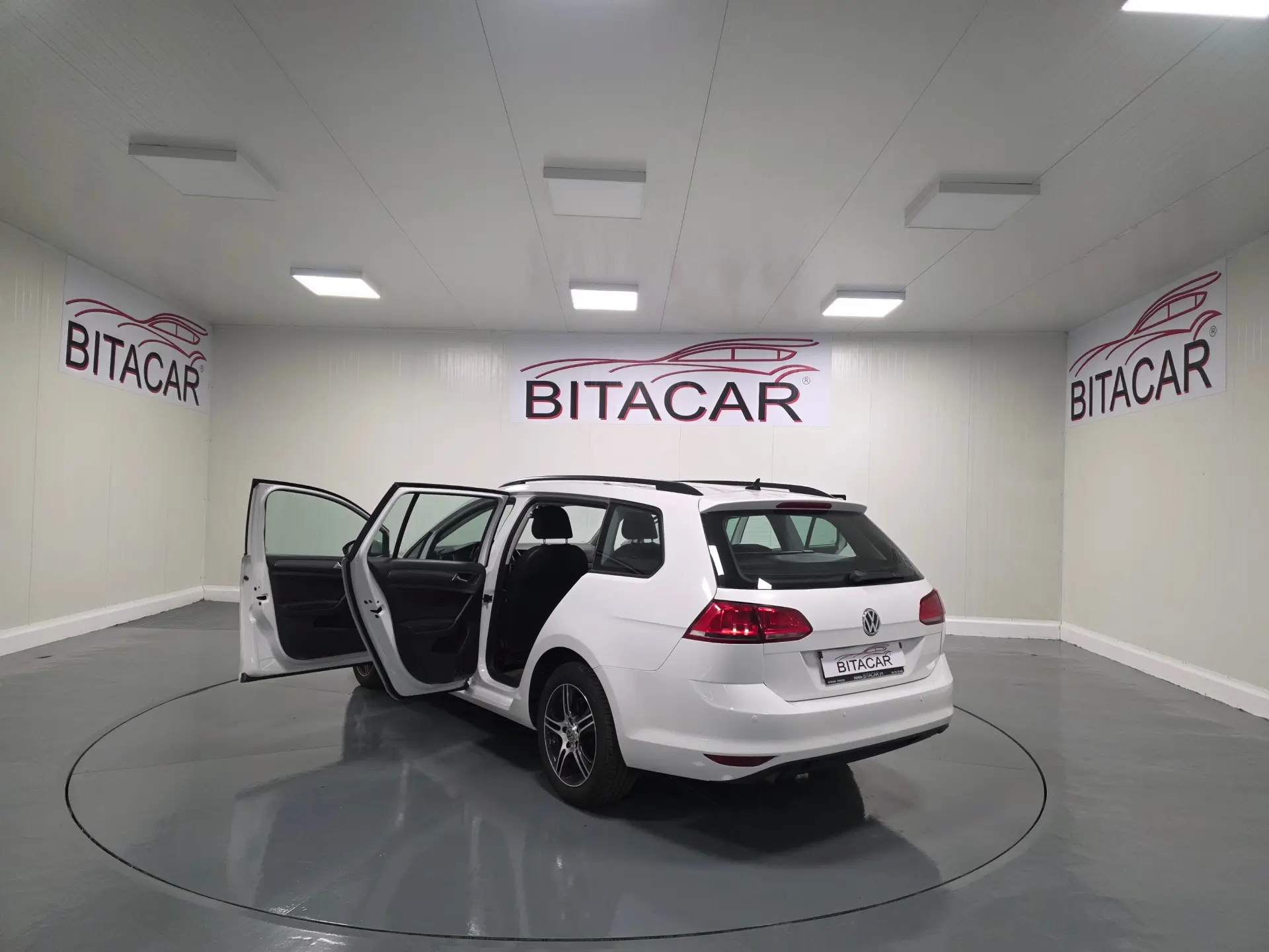 Volkswagen Golf 1.6 TDI CONFORTLINE 4