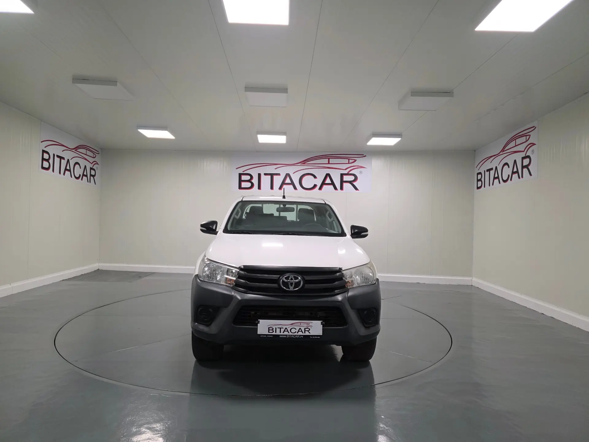 Toyota Hilux 2.4 D-4D 2WD CD Tracker 5
