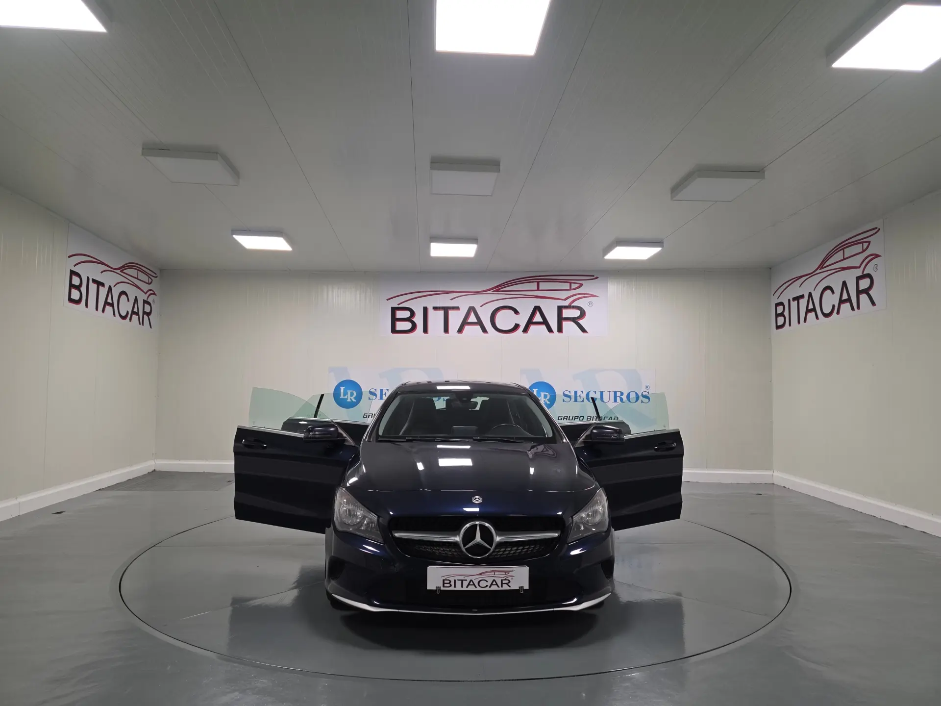 Mercedes-Benz CLA 180 d Shooting Brake Urban 33