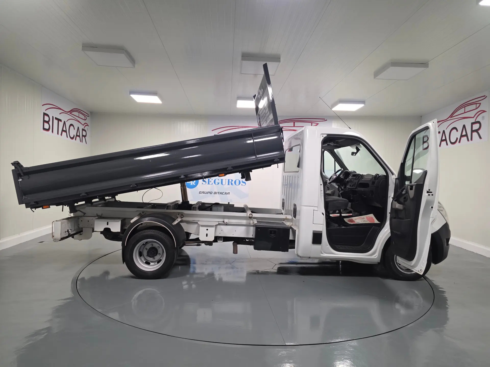Renault Master 2.3 DCI 130CV BASCULANTE 58