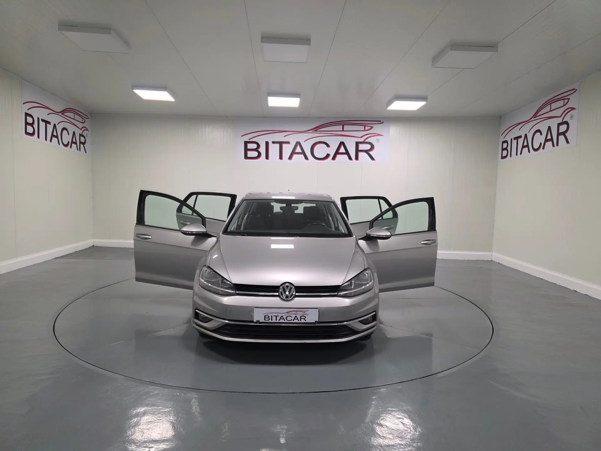 Volkswagen Golf 1.6 TDI CONFORTLINE 17