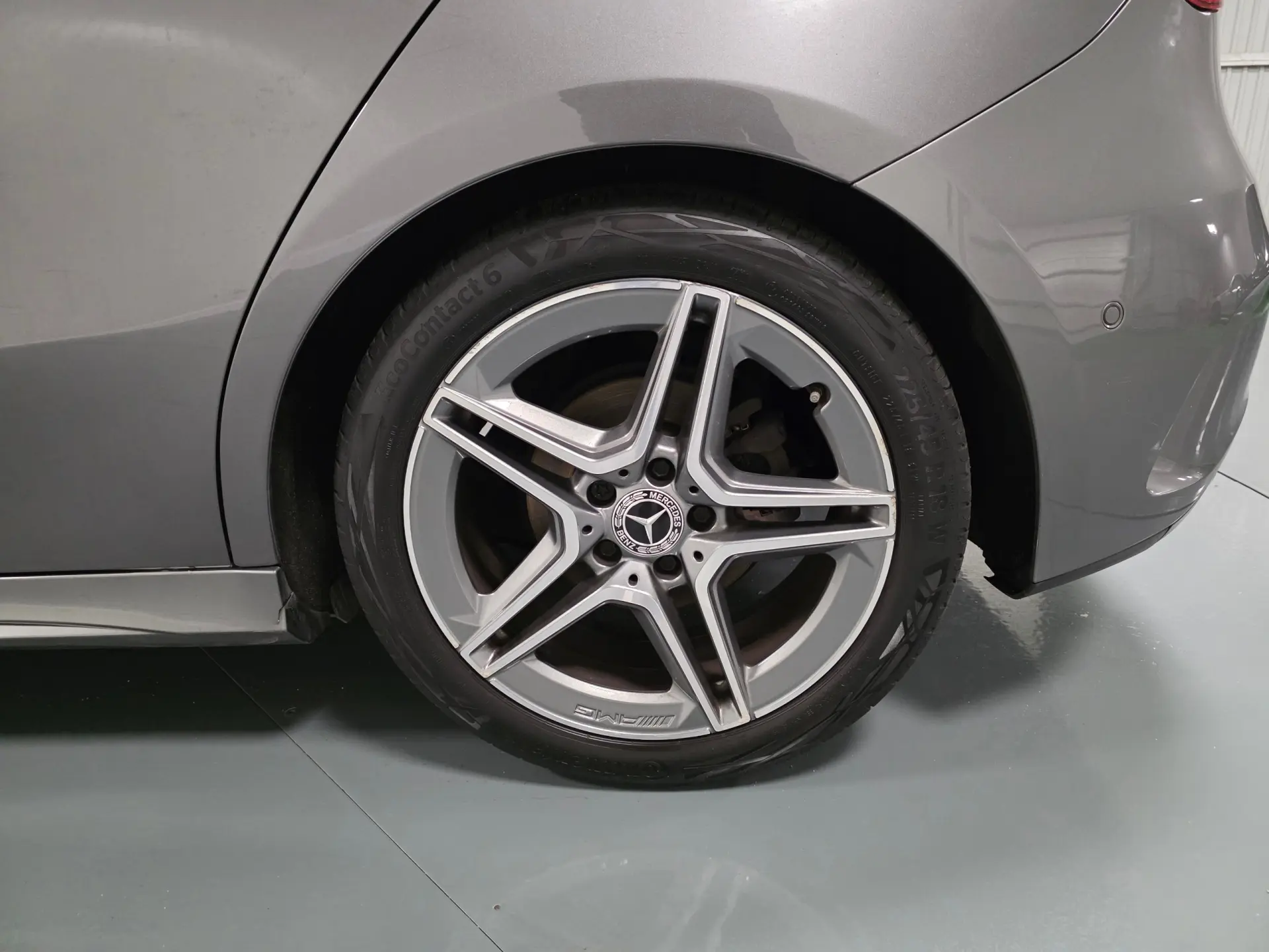 Mercedes-Benz A 180 d AMG Line Aut. 33