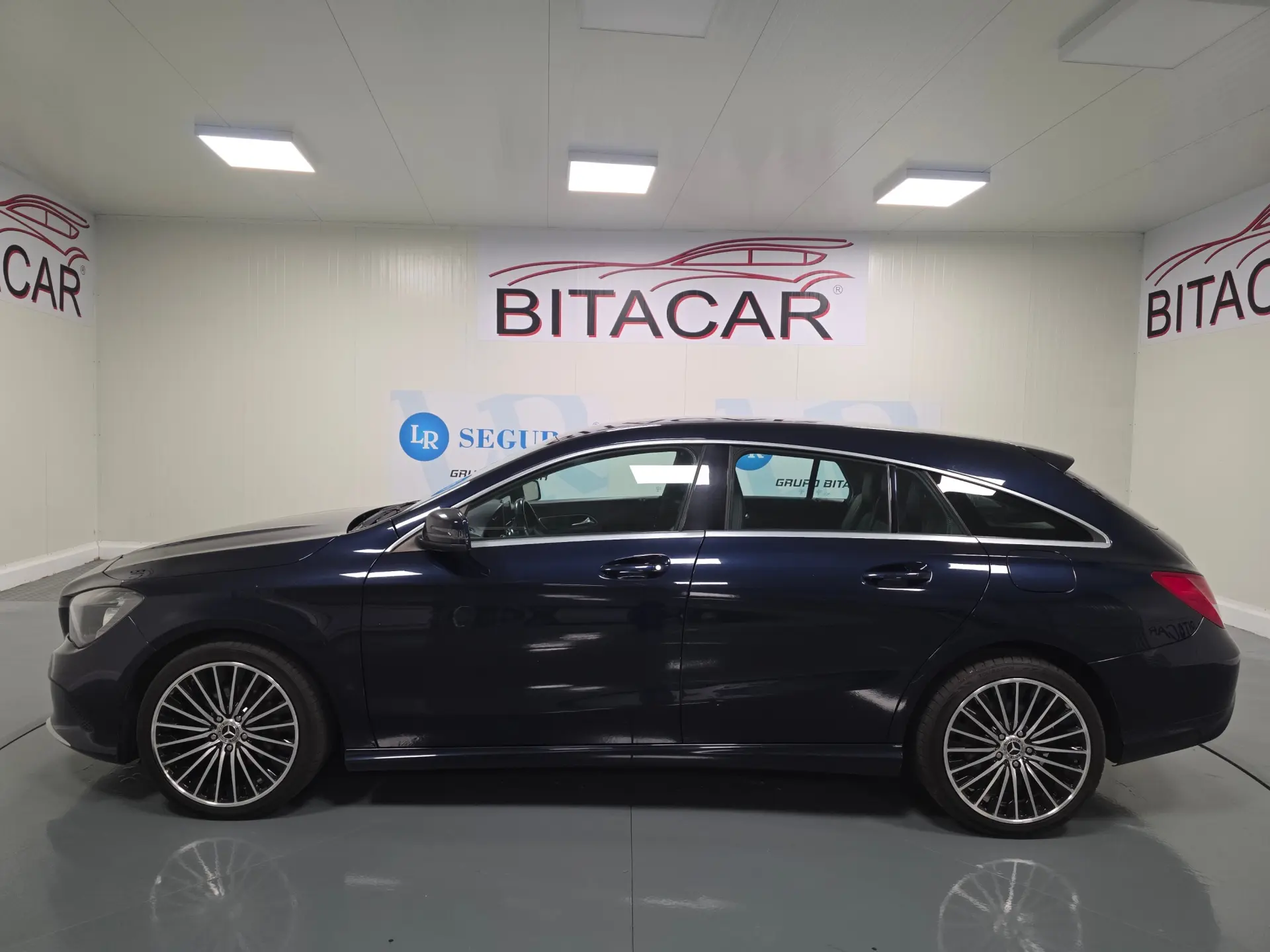 Mercedes-Benz CLA 180 d Shooting Brake Urban 15