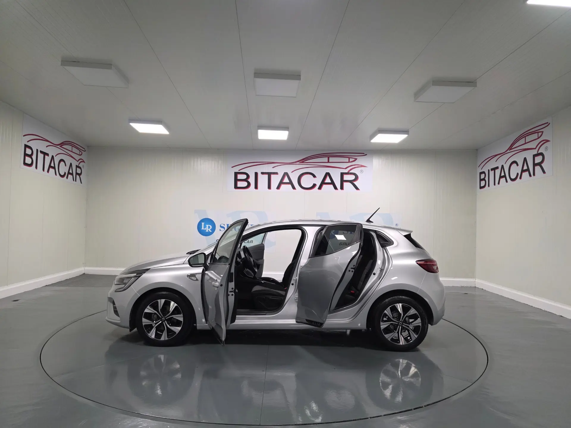 Renault Clio 1.0 TCE LIMITED 33