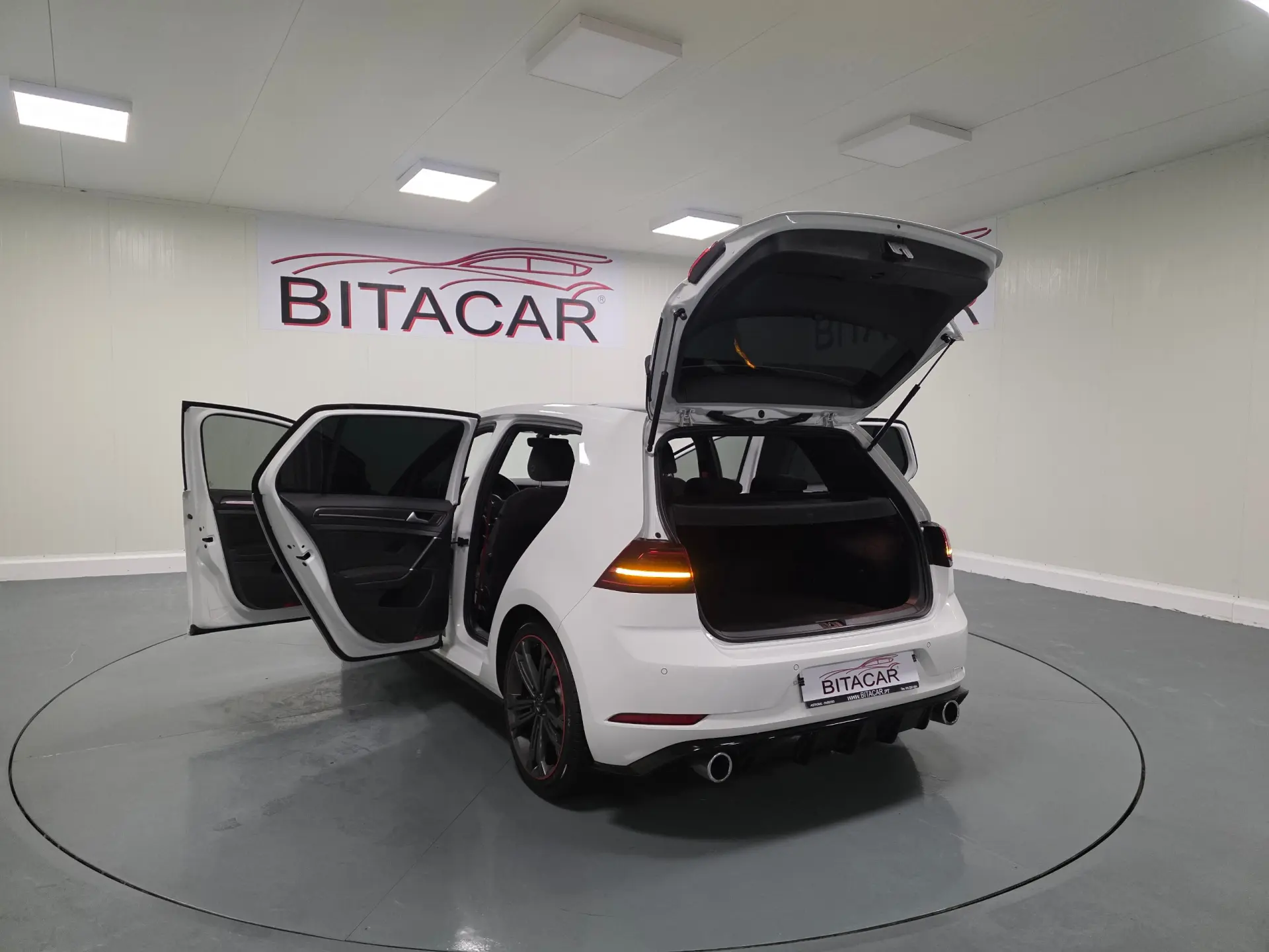 Volkswagen Golf 2.0 TSI GTI DSG Performance 41